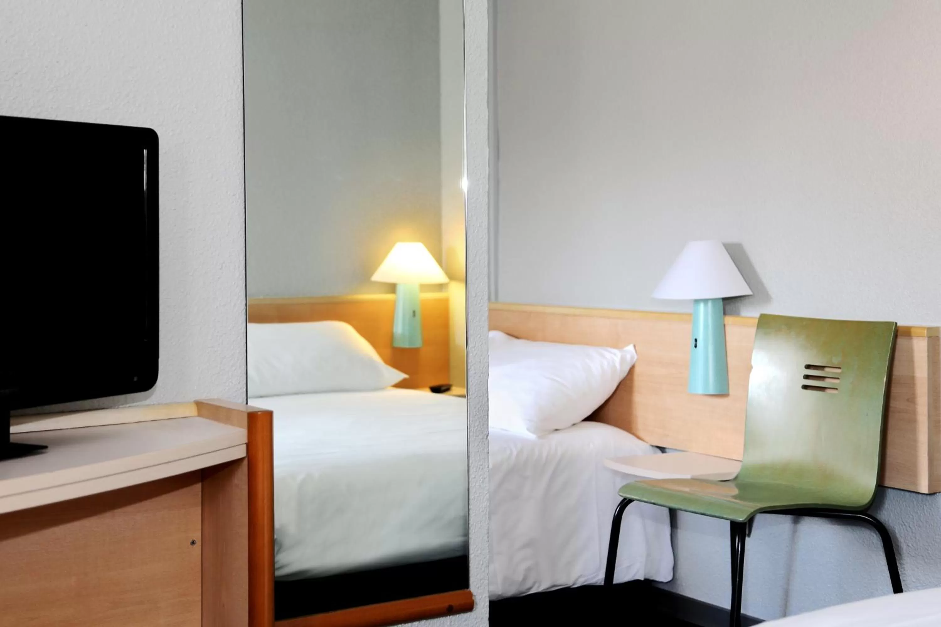 TV and multimedia, Bed in ibis Orange Centre