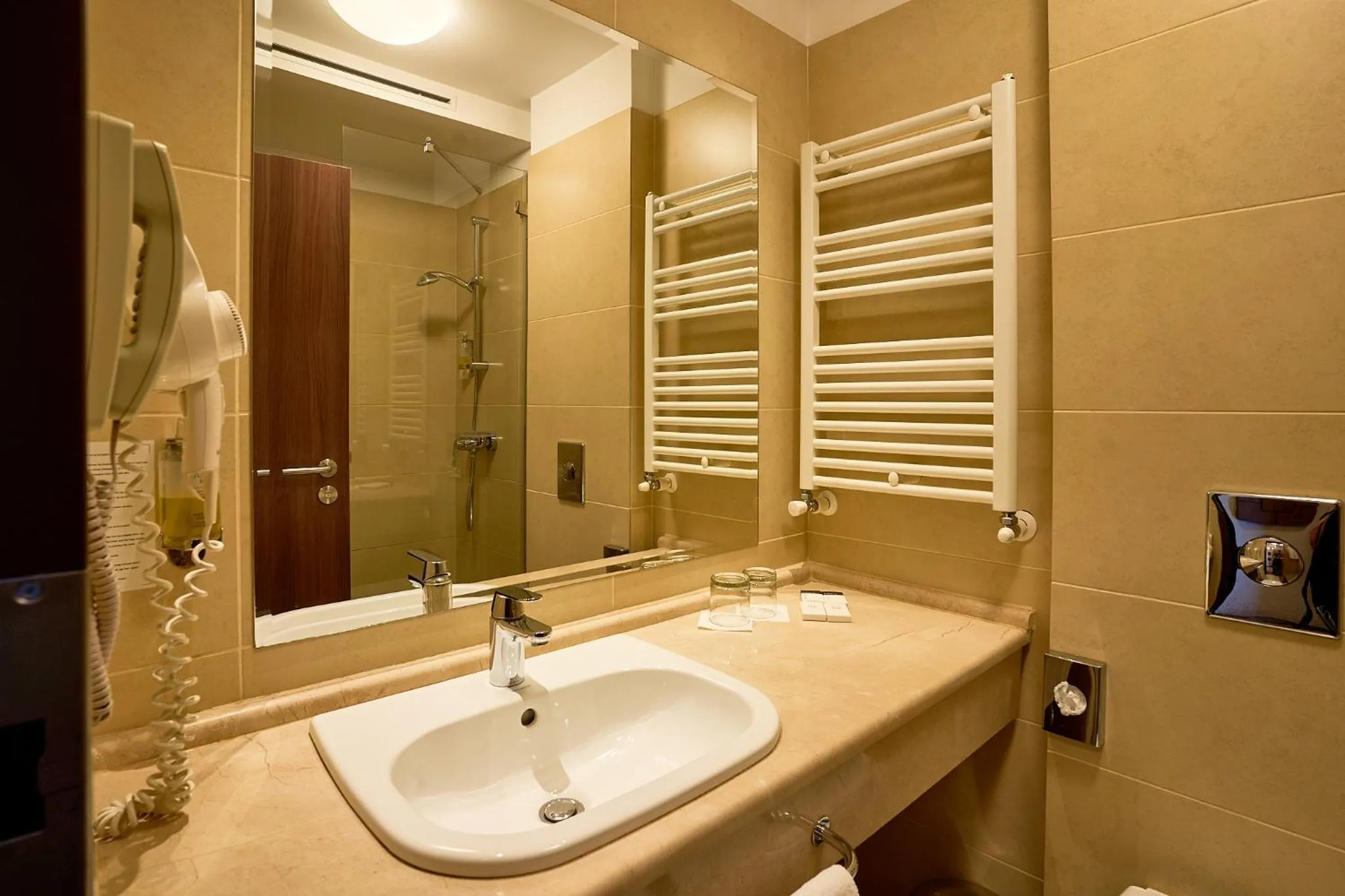 Shower in Central Plaza Hotel