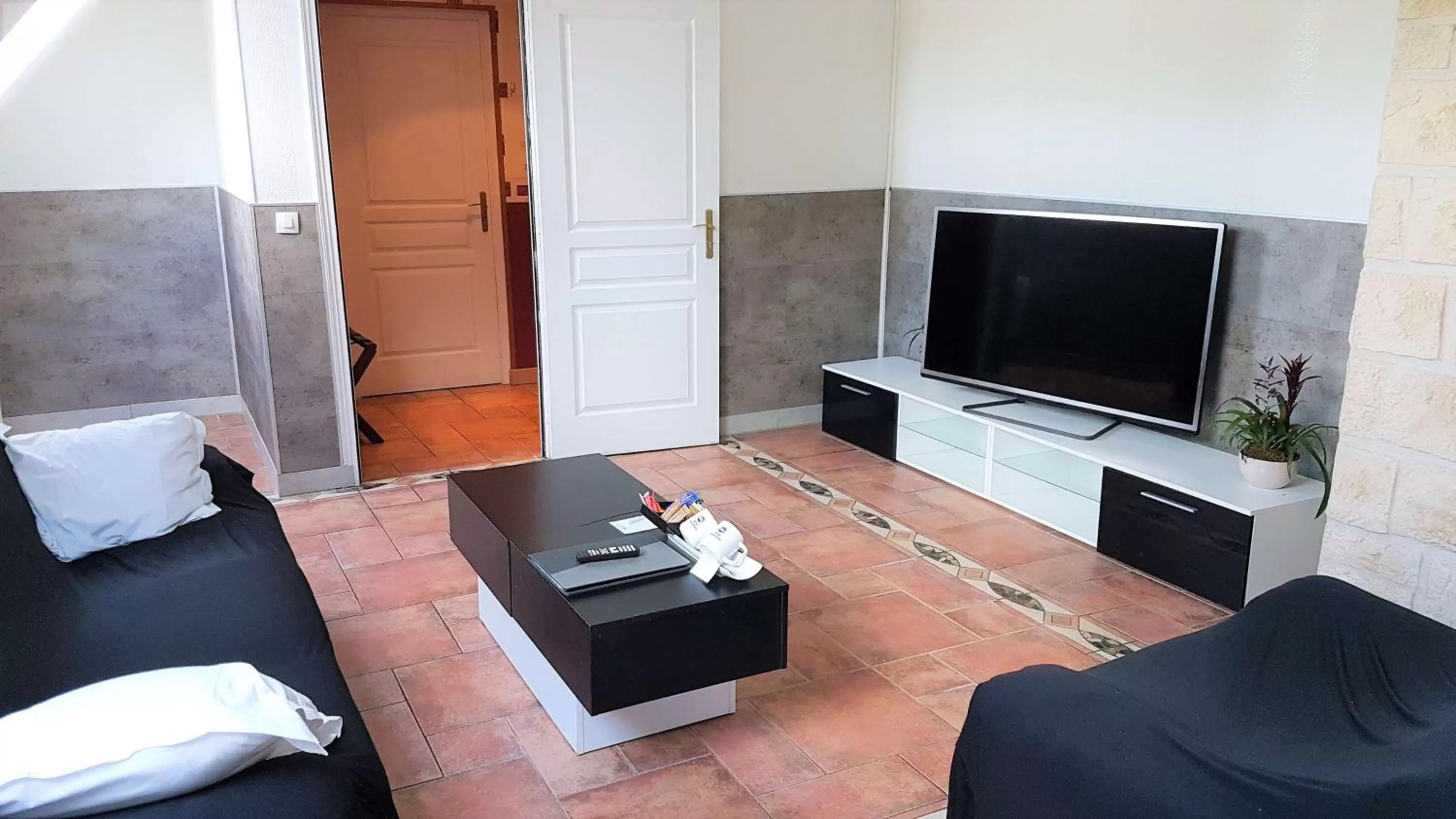 Apartment in Best Western Hotel Ile de France