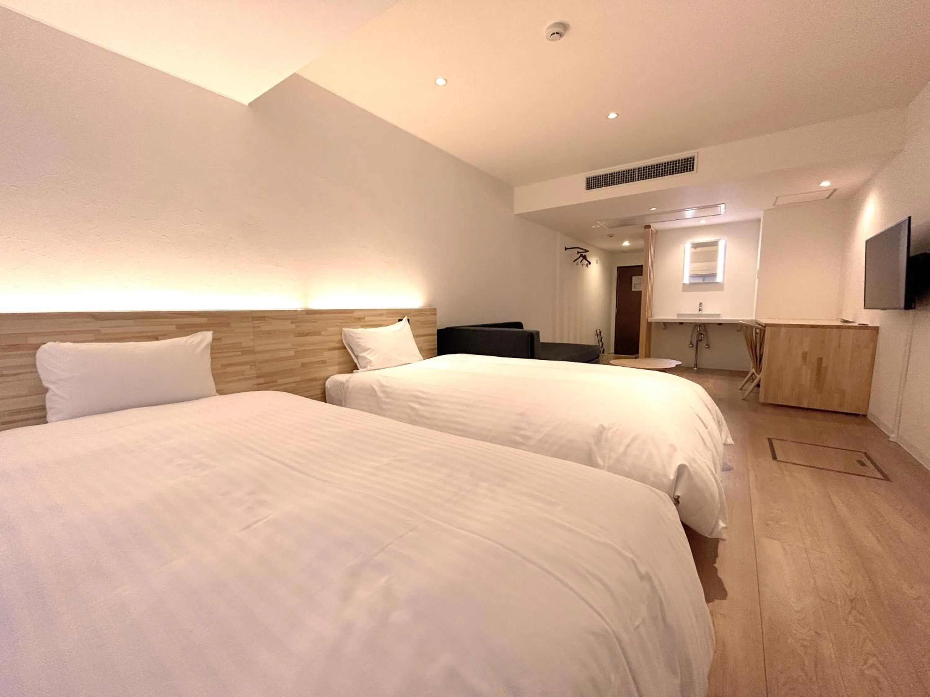 Bed in Kochi Sunrise Hotel