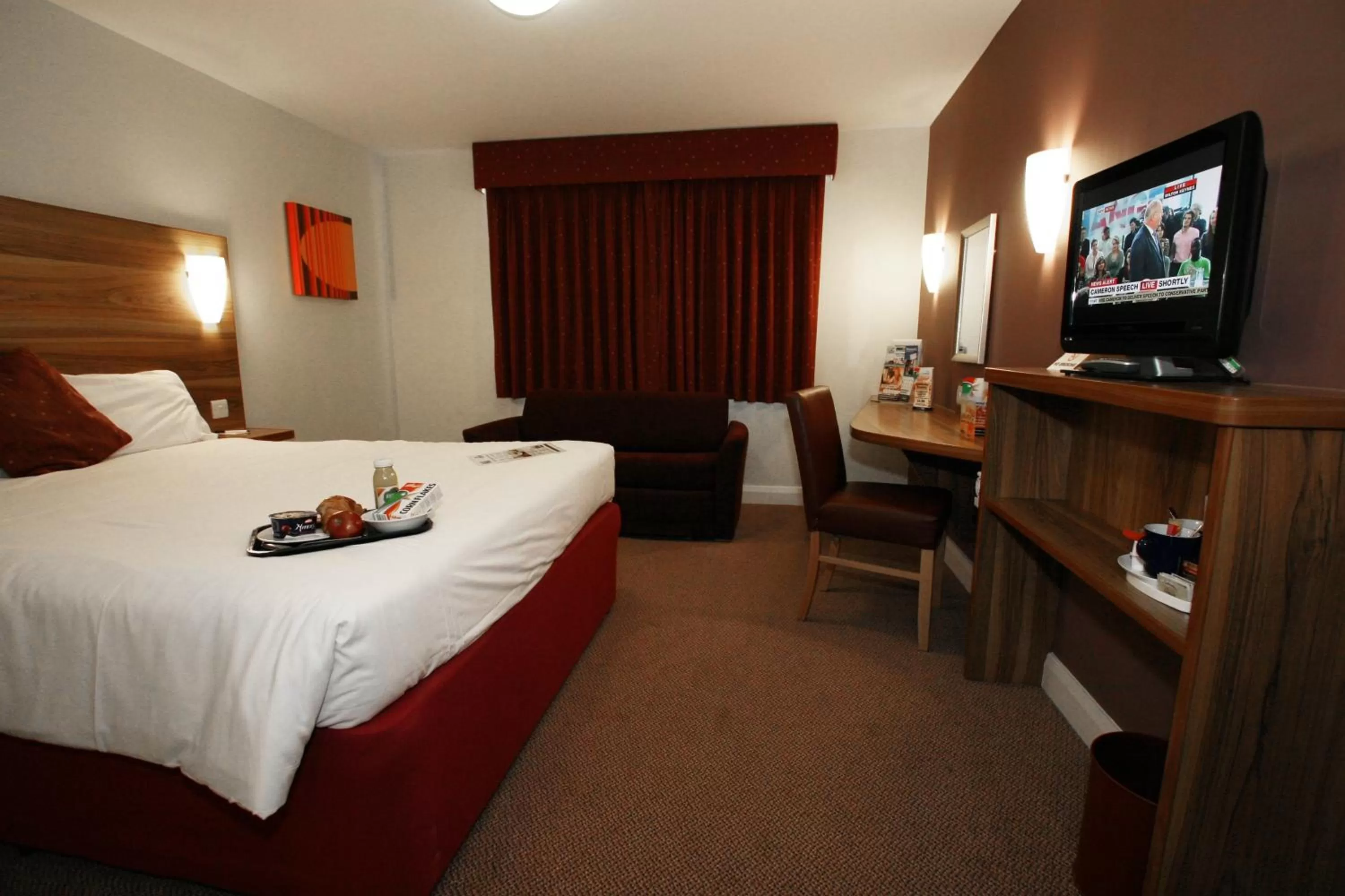 Photo of the whole room, Bed in Days Inn Corley NEC - M6