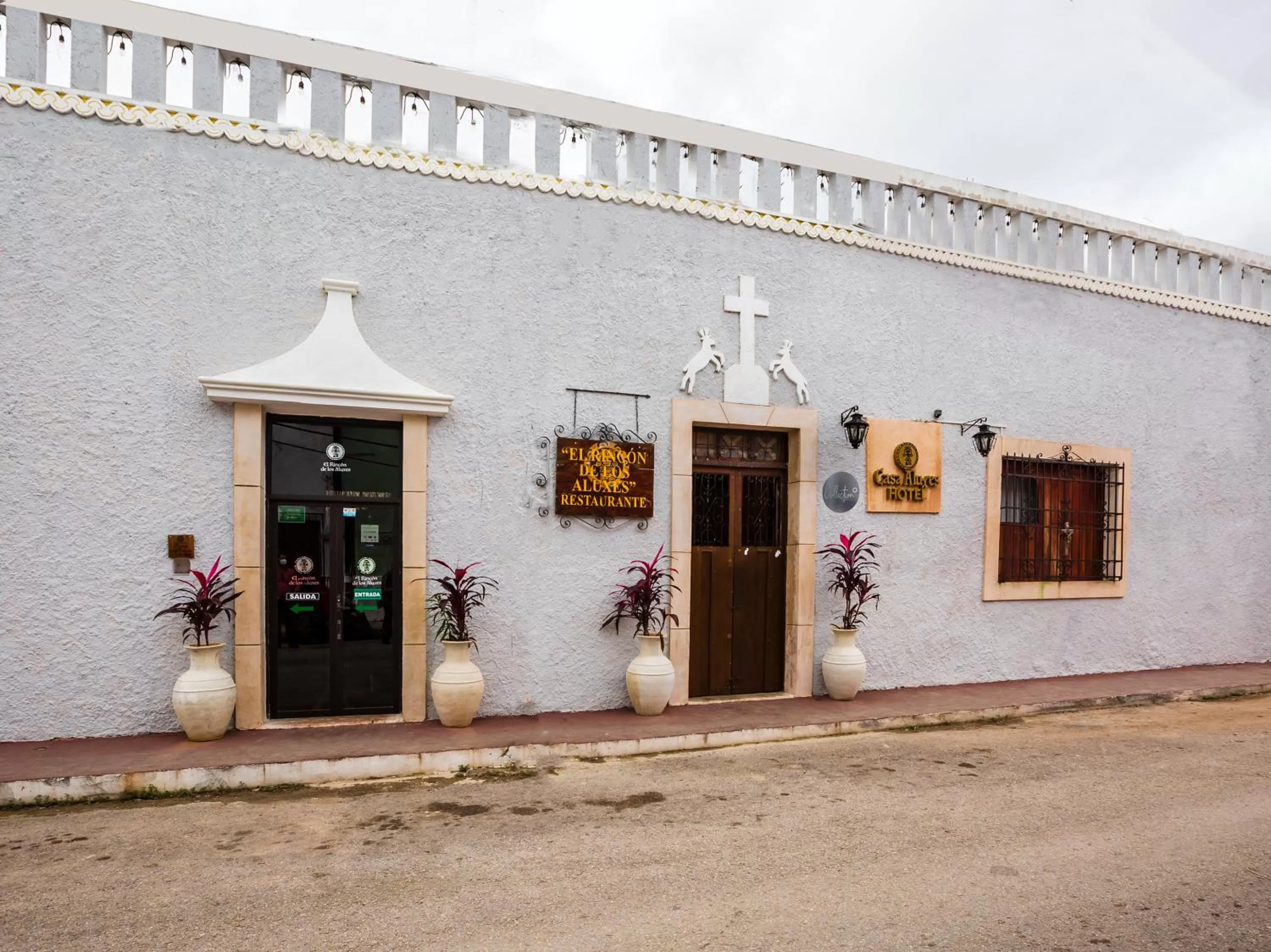 Property building in Casa Aluxes Hotel