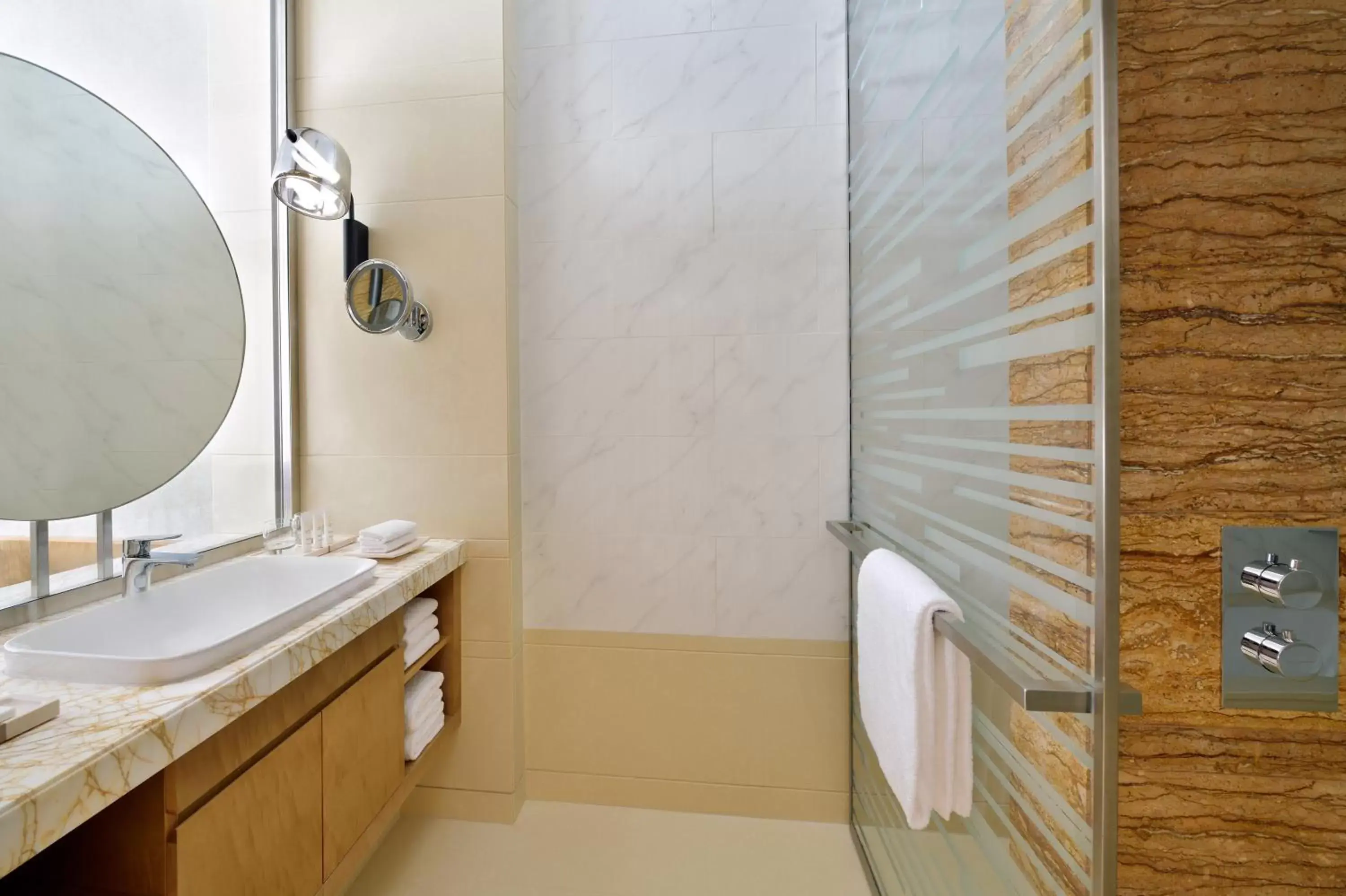 Standard King Room in Crowne Plaza Dubai Marina by IHG Standard King Room in Crowne Plaza Dubai Marina by IHG