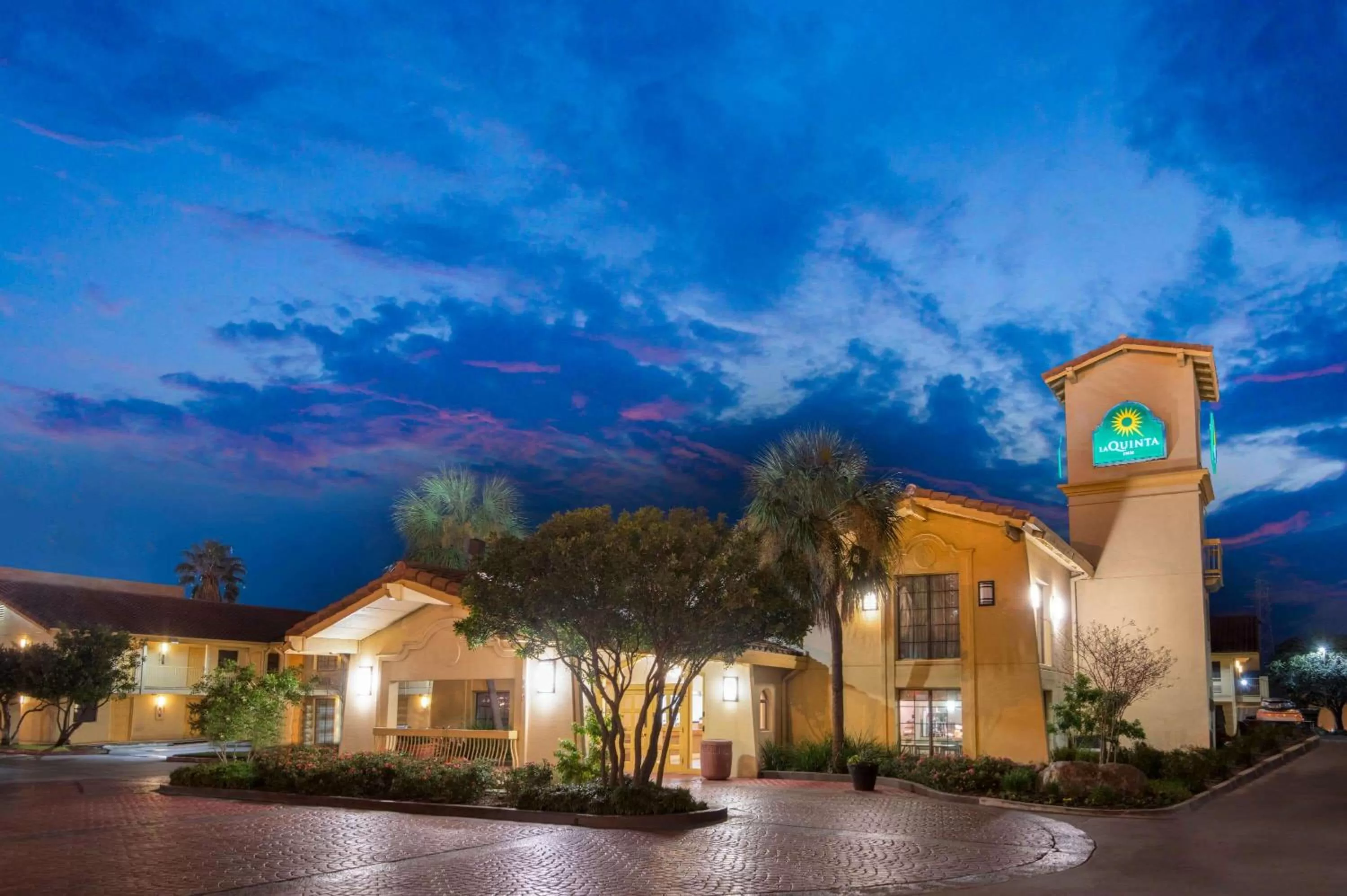 Property building in La Quinta Inn by Wyndham San Antonio Market Square