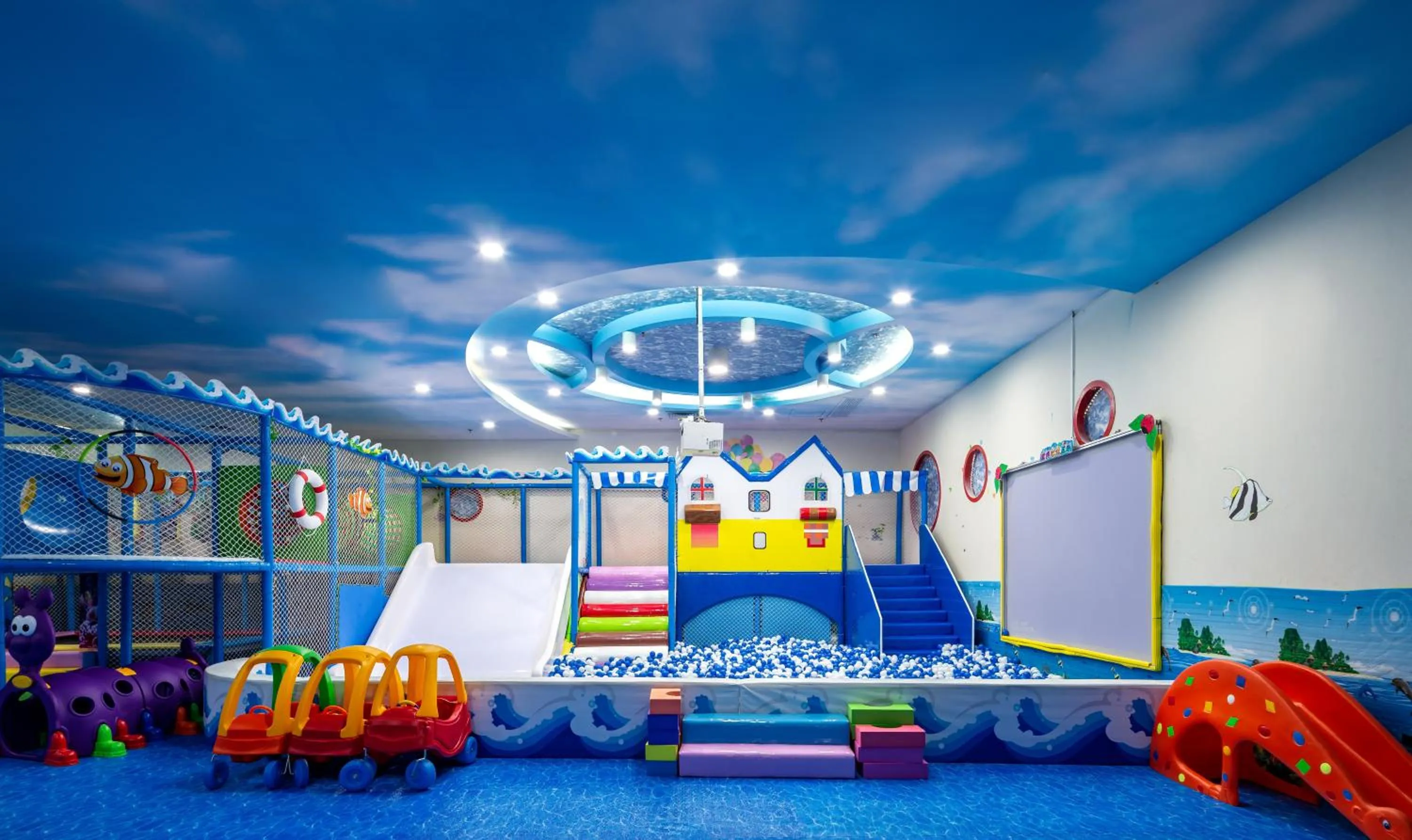 Children play ground in Sunshine Resort Intime Sanya