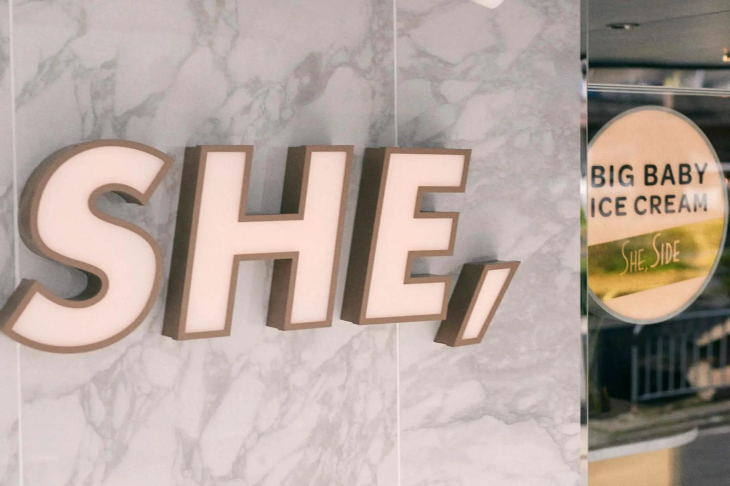 Logo/Certificate/Sign in Hotel She, Kyoto