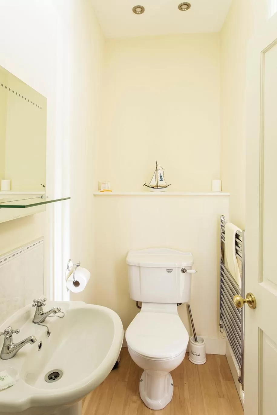 Bathroom in Church Farm B&B near Telford and Ironbridge