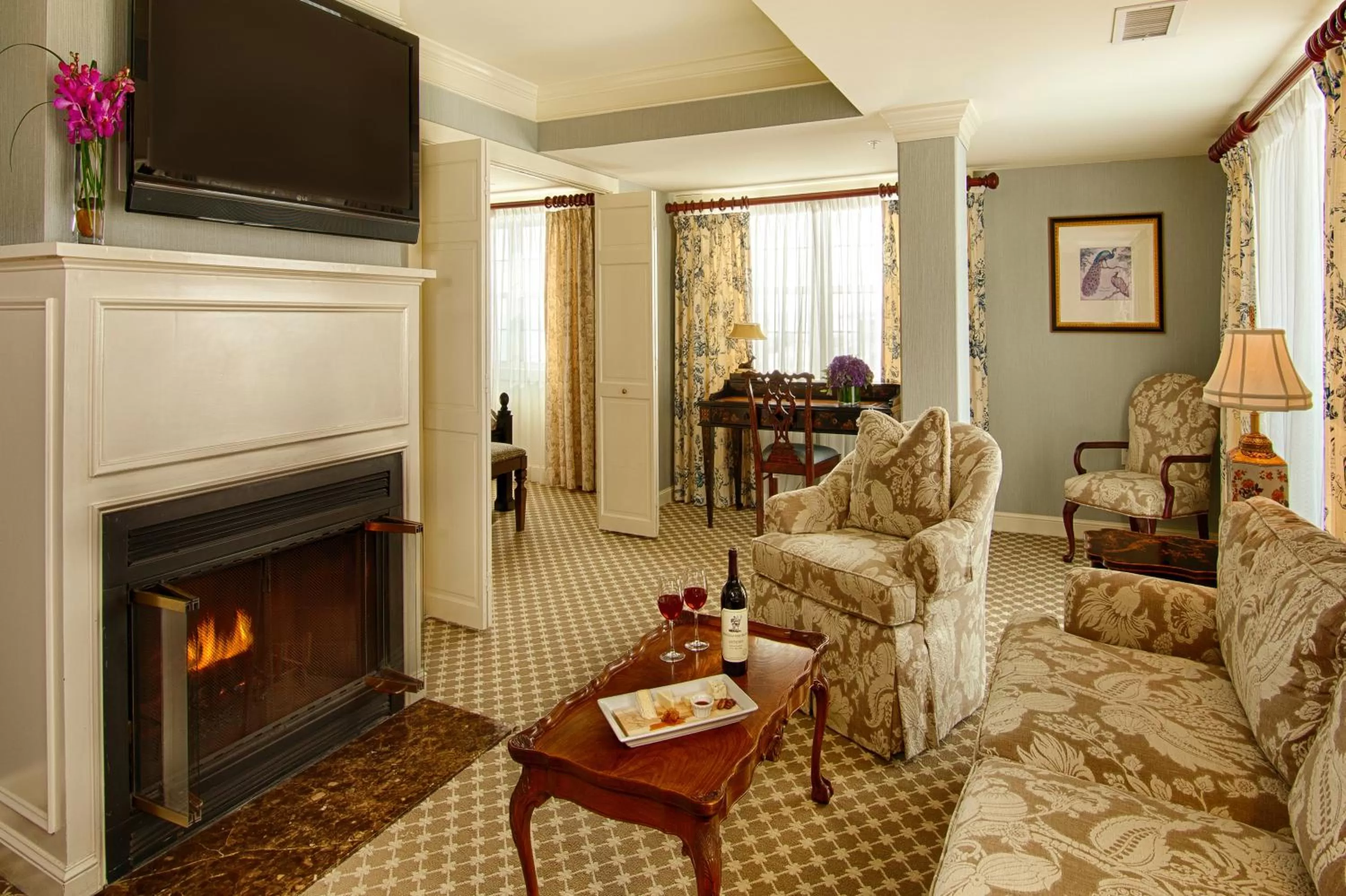 TV and multimedia in Saybrook Point Resort & Marina