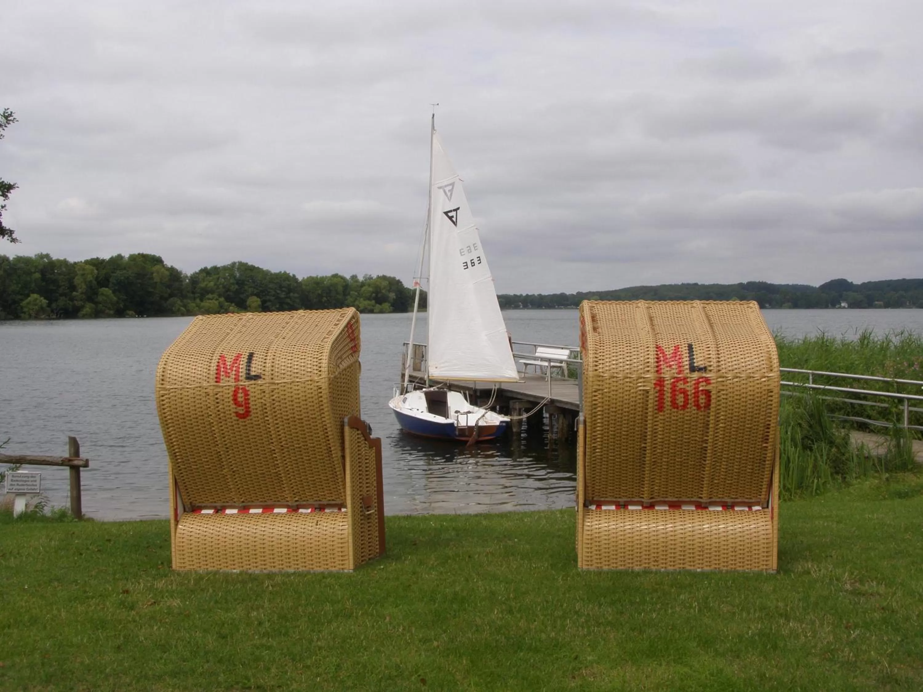 Garden view in Hotel Fährhaus Niederkleveez