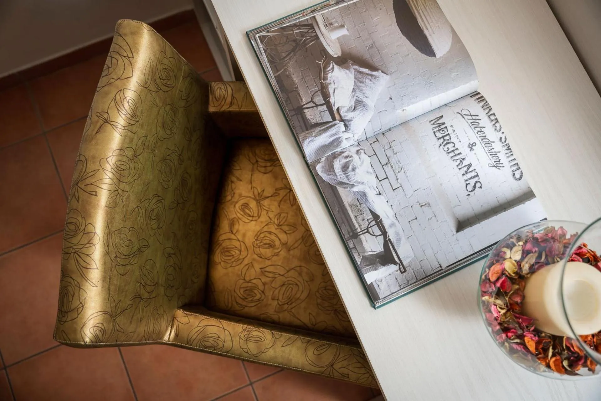 Seating area in Albergo Rossini 1936 Small & Charming
