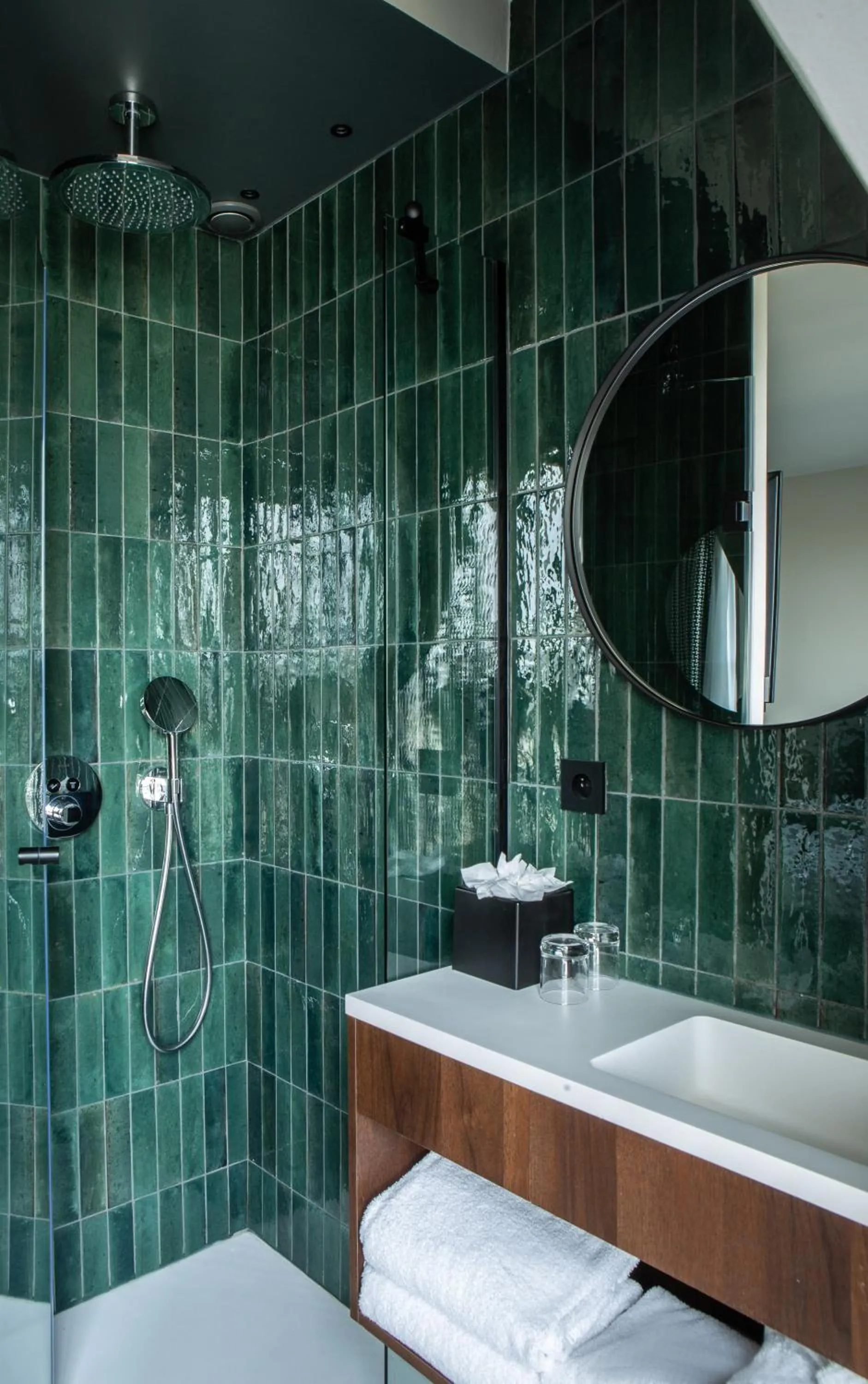 Shower in Hotel Flanelles Paris