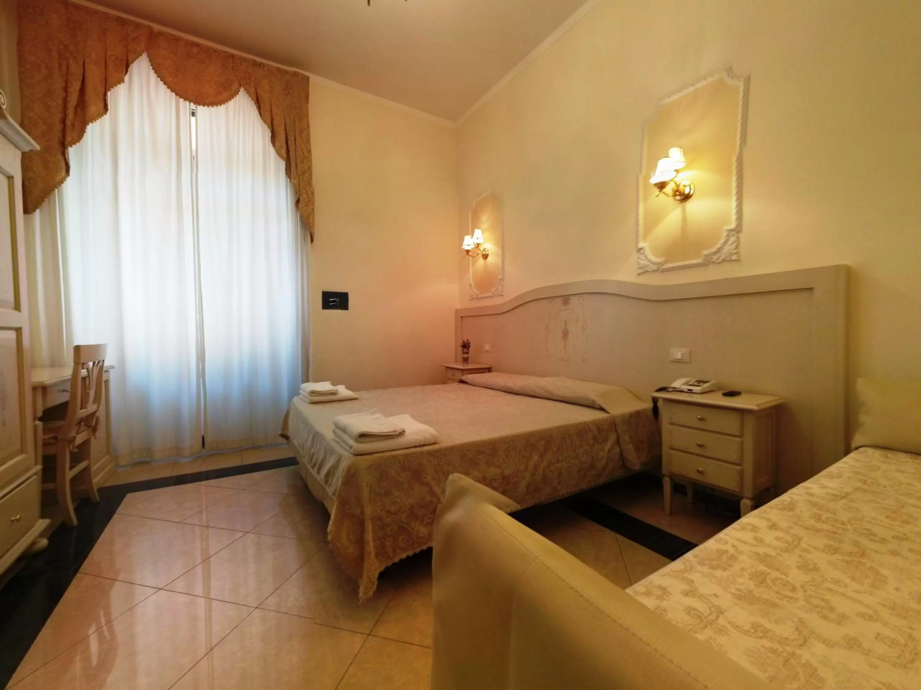 Bed in Cambridge Hotel