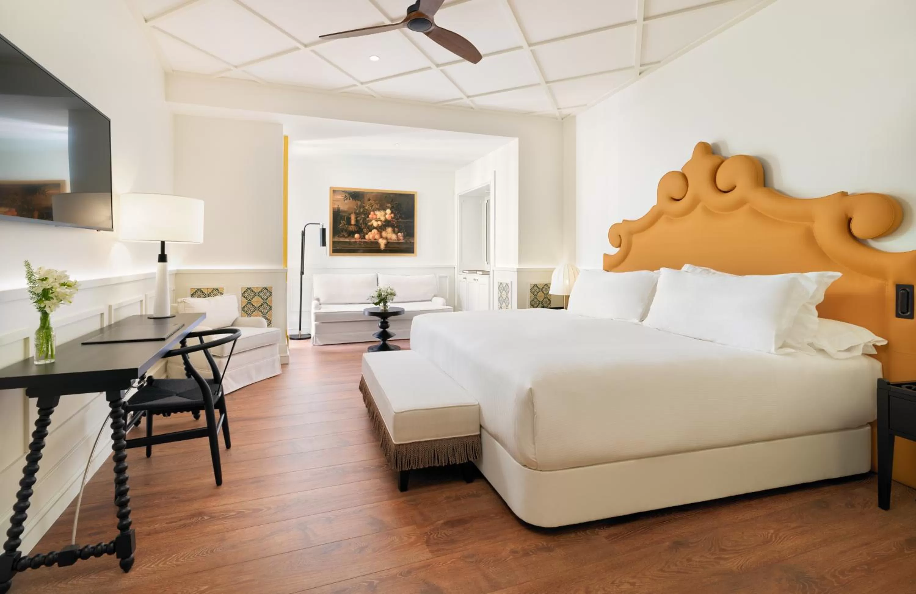 Photo of the whole room, Bed in H10 Casa de la Plata