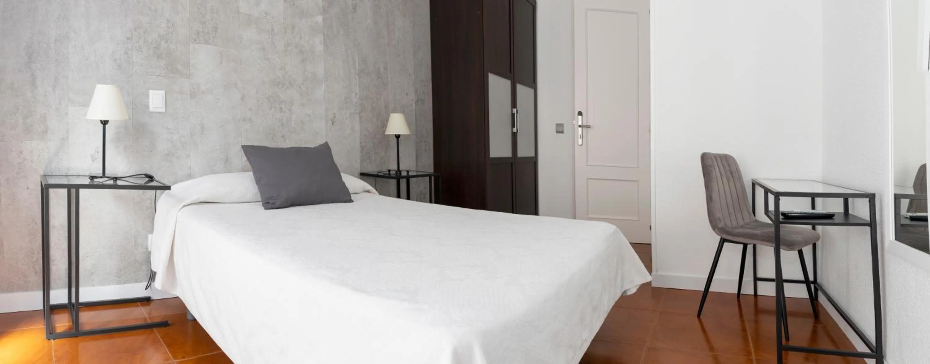 Photo of the whole room, Bed in Hostal Tokio