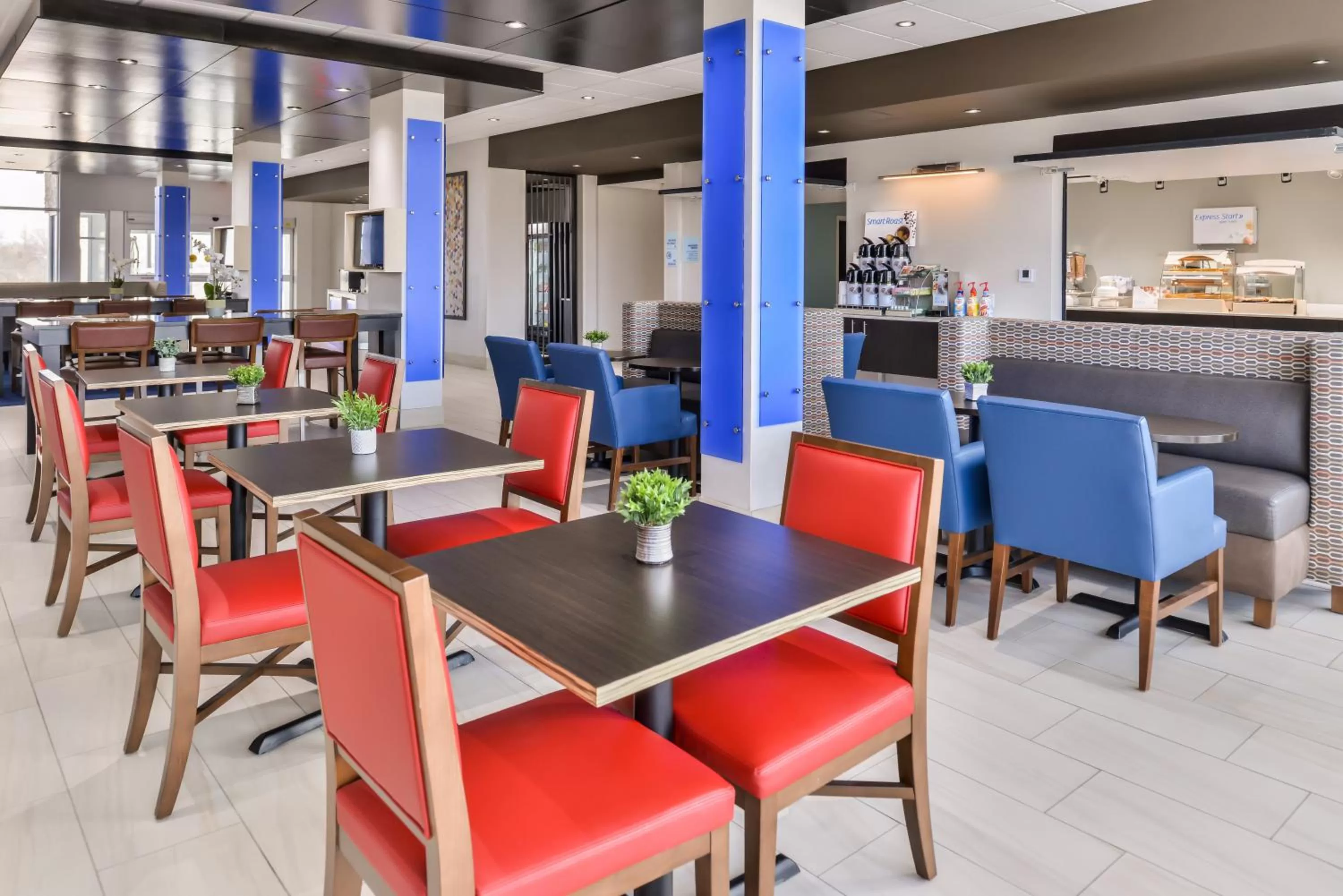 Restaurant/places to eat in Holiday Inn Express & Suites - Kansas City - Lee's Summit by IHG