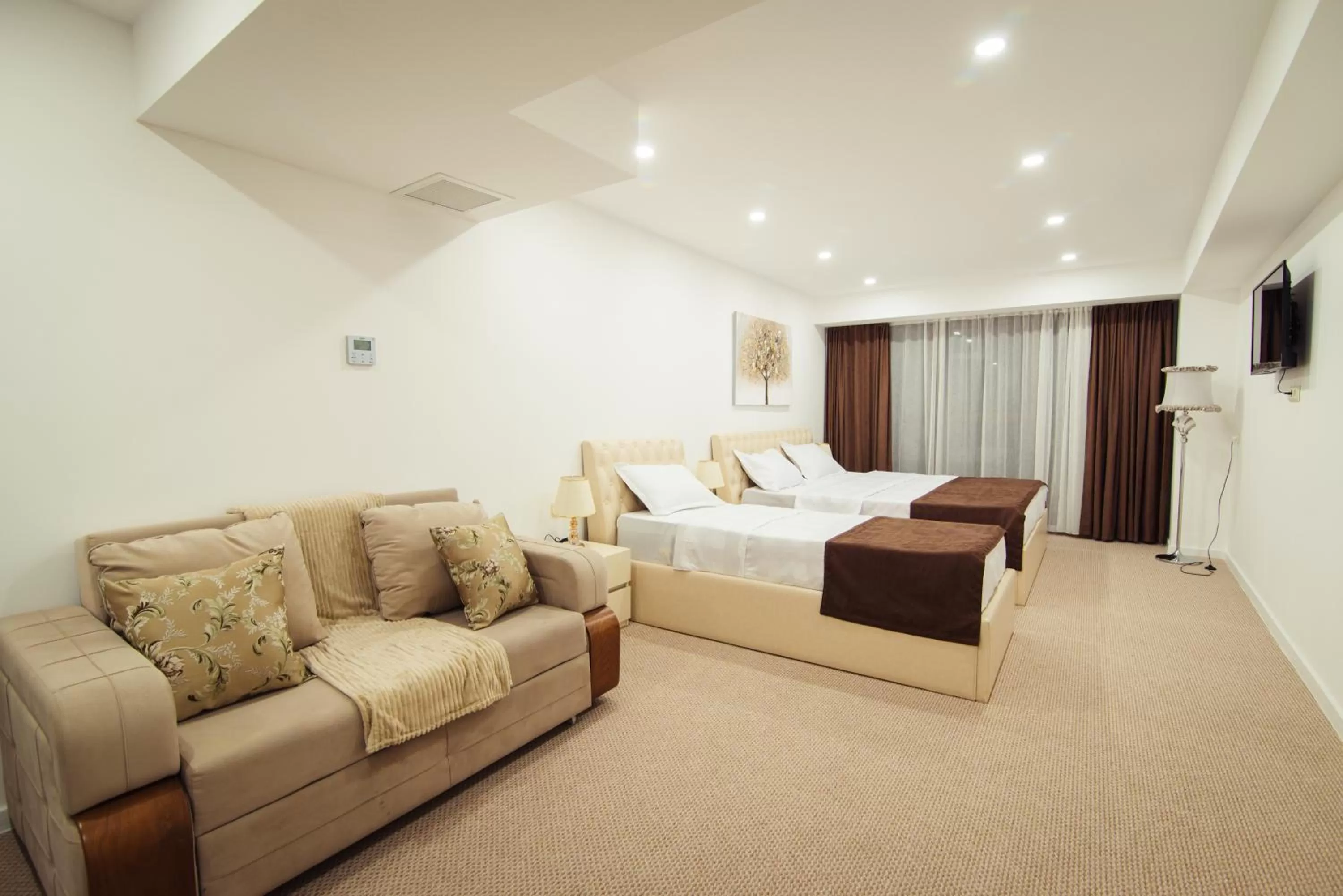 Photo of the whole room in Royal Plaza Hotel