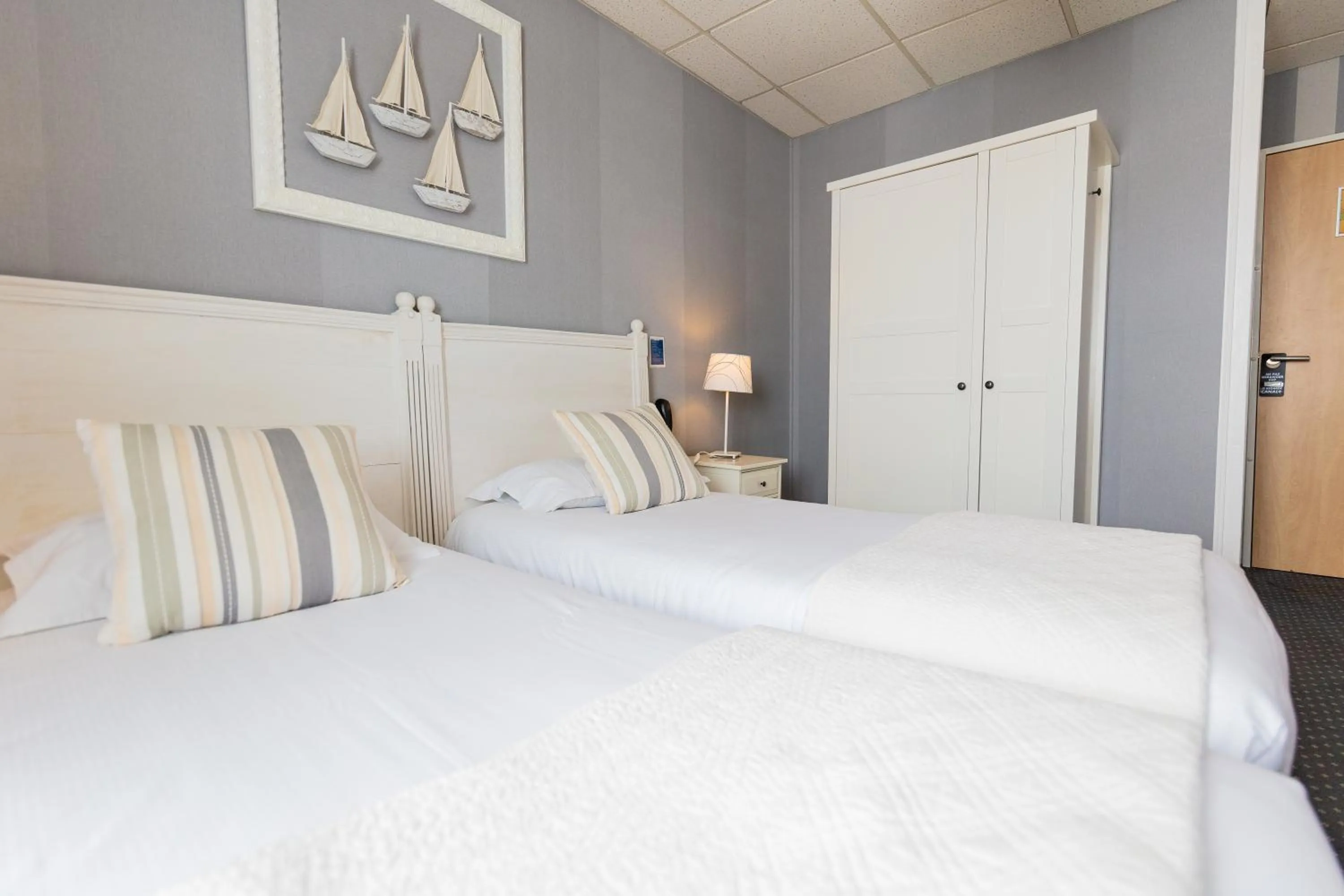 Bed in Cit'Hotel Normandy Hotel Pornichet La Baule