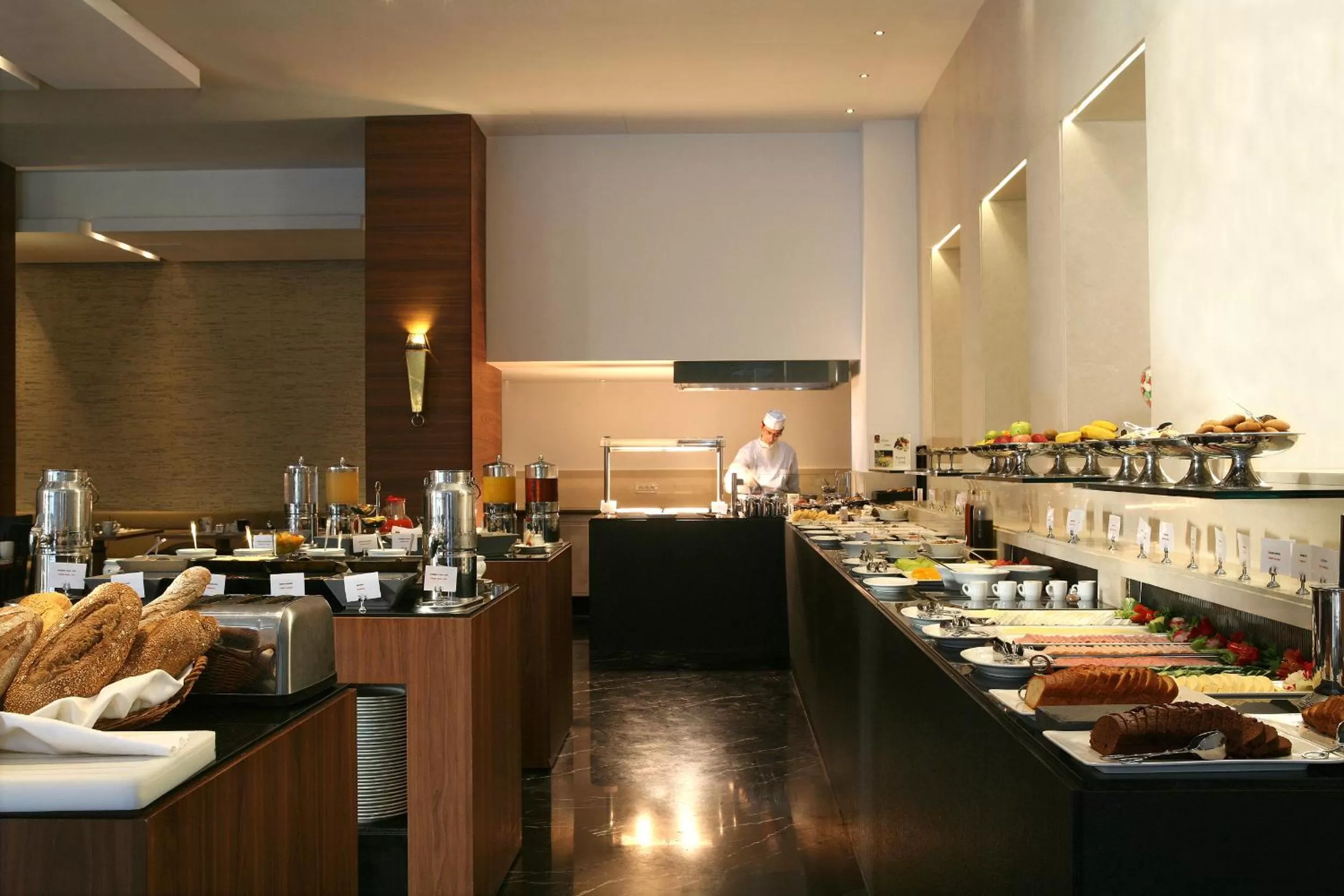 Restaurant/places to eat in Aquila Atlantis Hotel