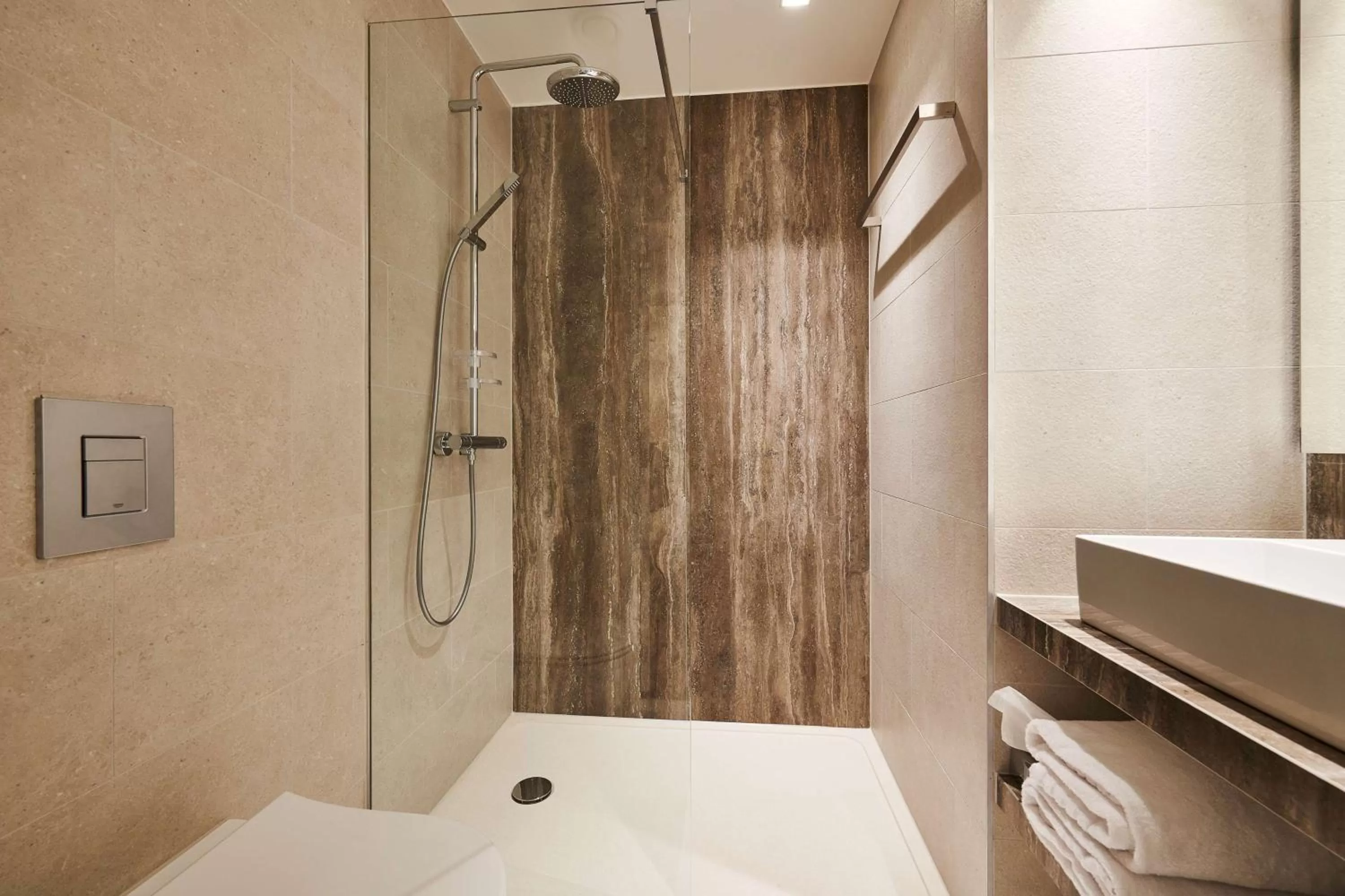 Photo of the whole room in Keizershof Hotel Aalst