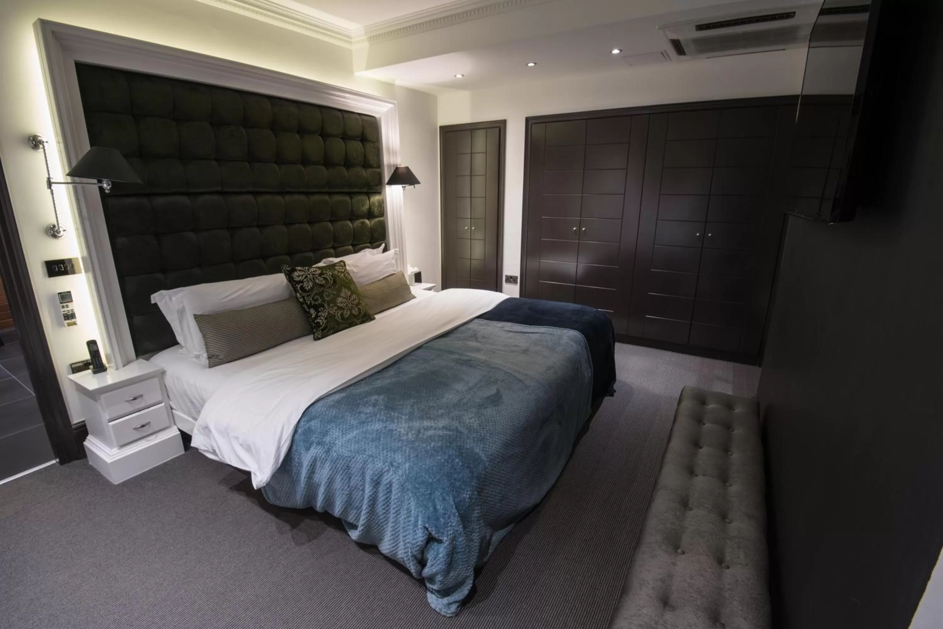 Bedroom, Bed in The Exhibitionist Hotel