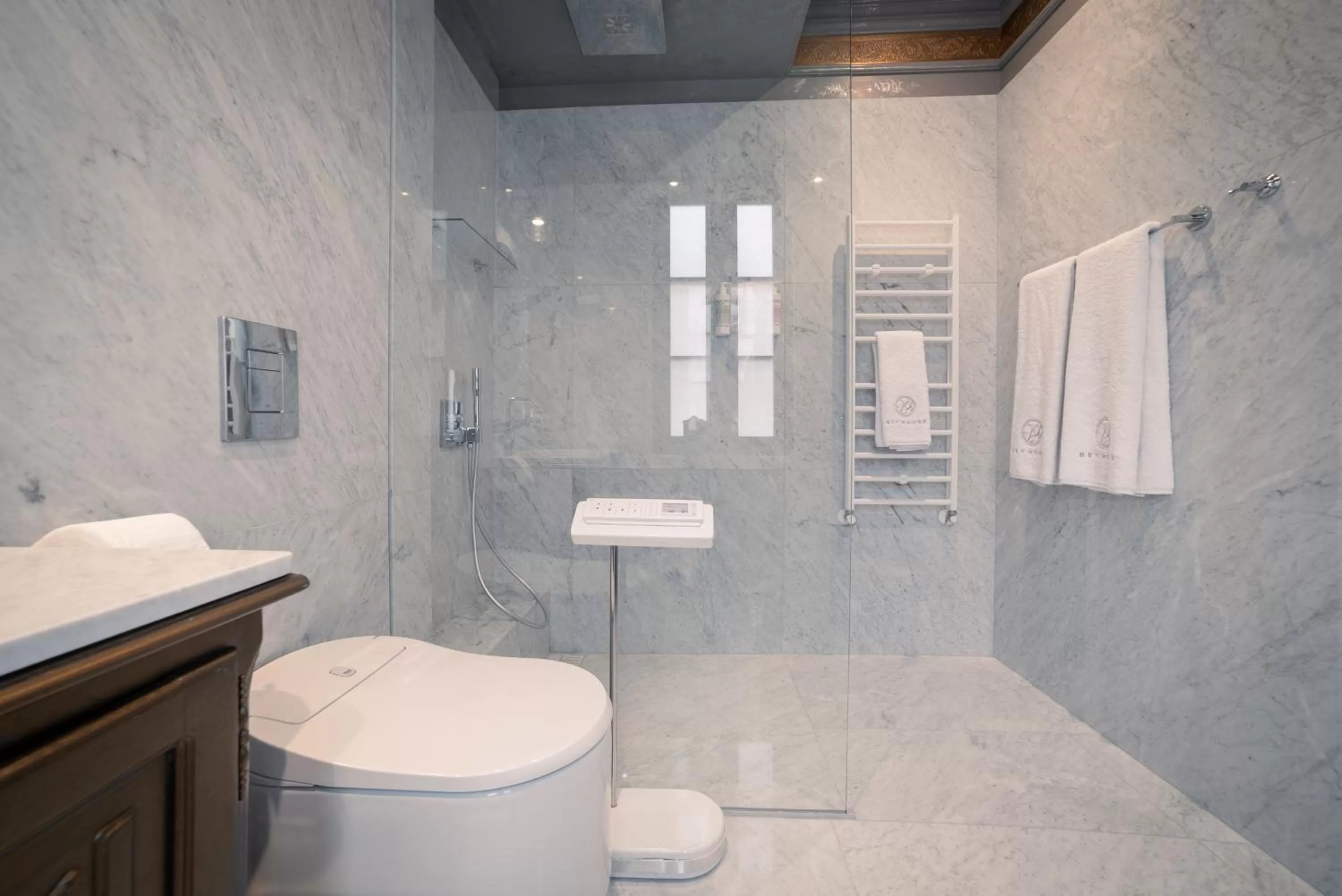 Shower in Bey House Royal Hotel