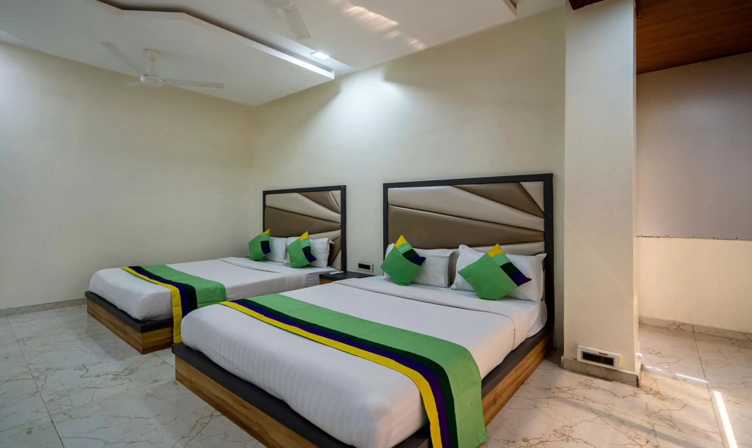 Bed in Treebo Zaid International Powai