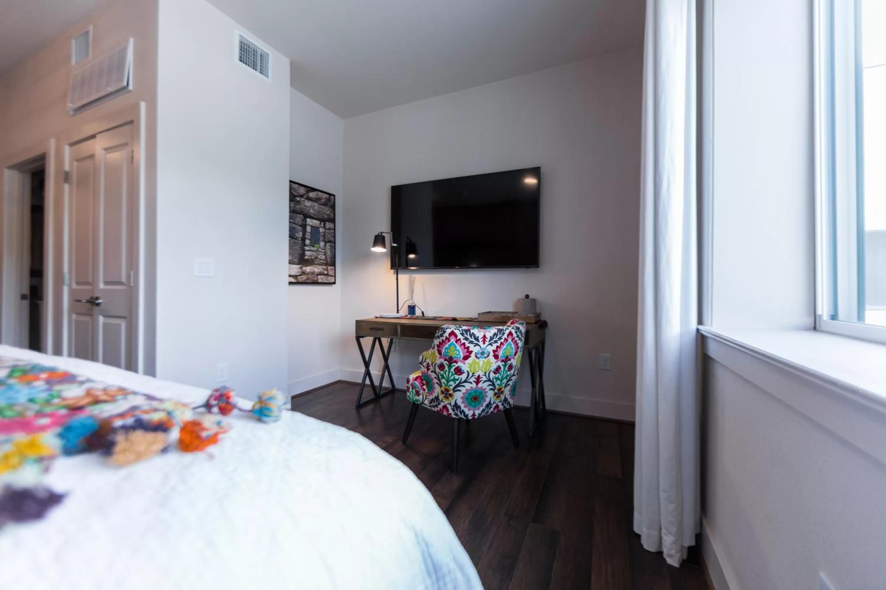 Bed in The Bishop Arts Hotel by Qresorts