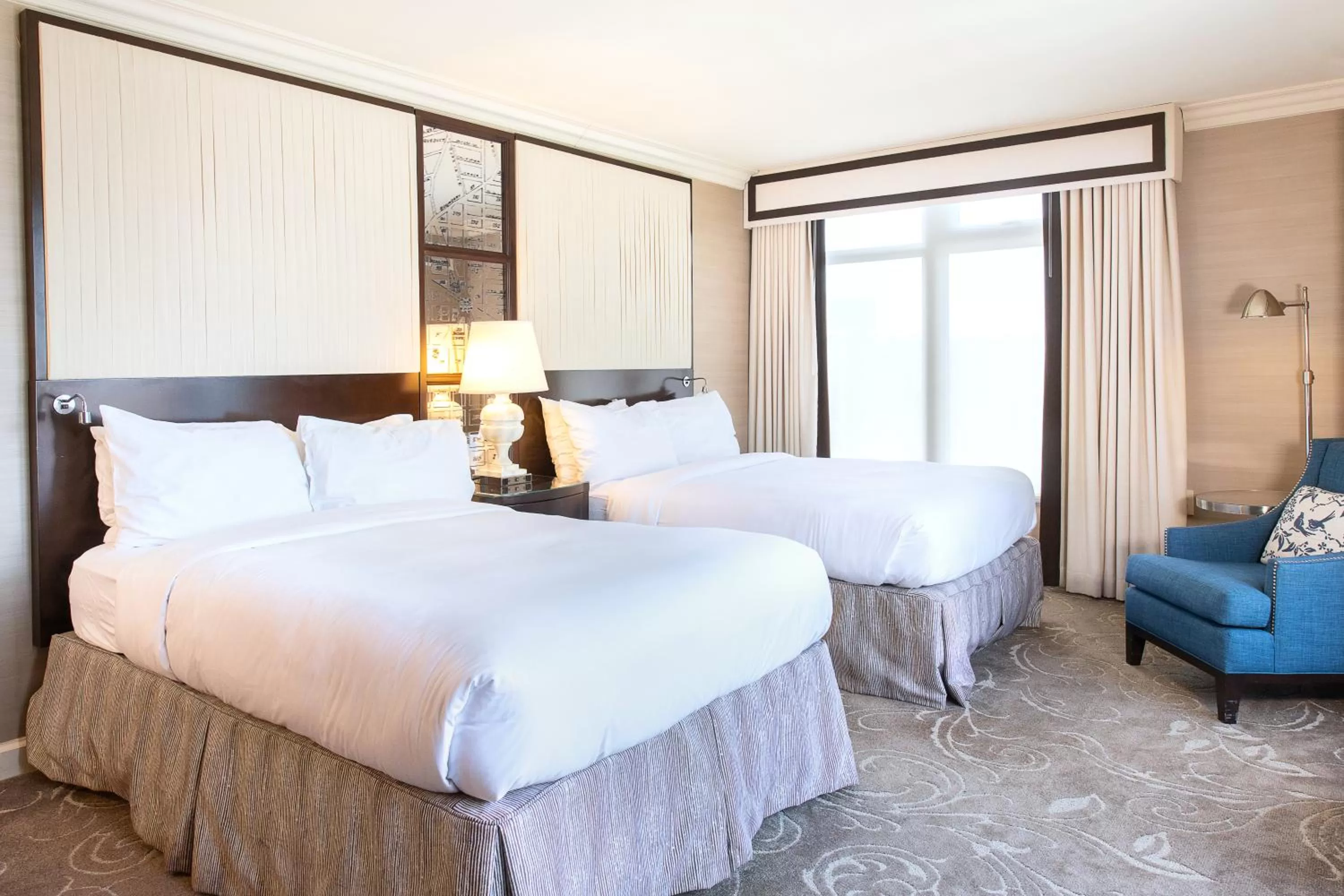 Photo of the whole room, Bed in Hamilton Hotel - Washington DC