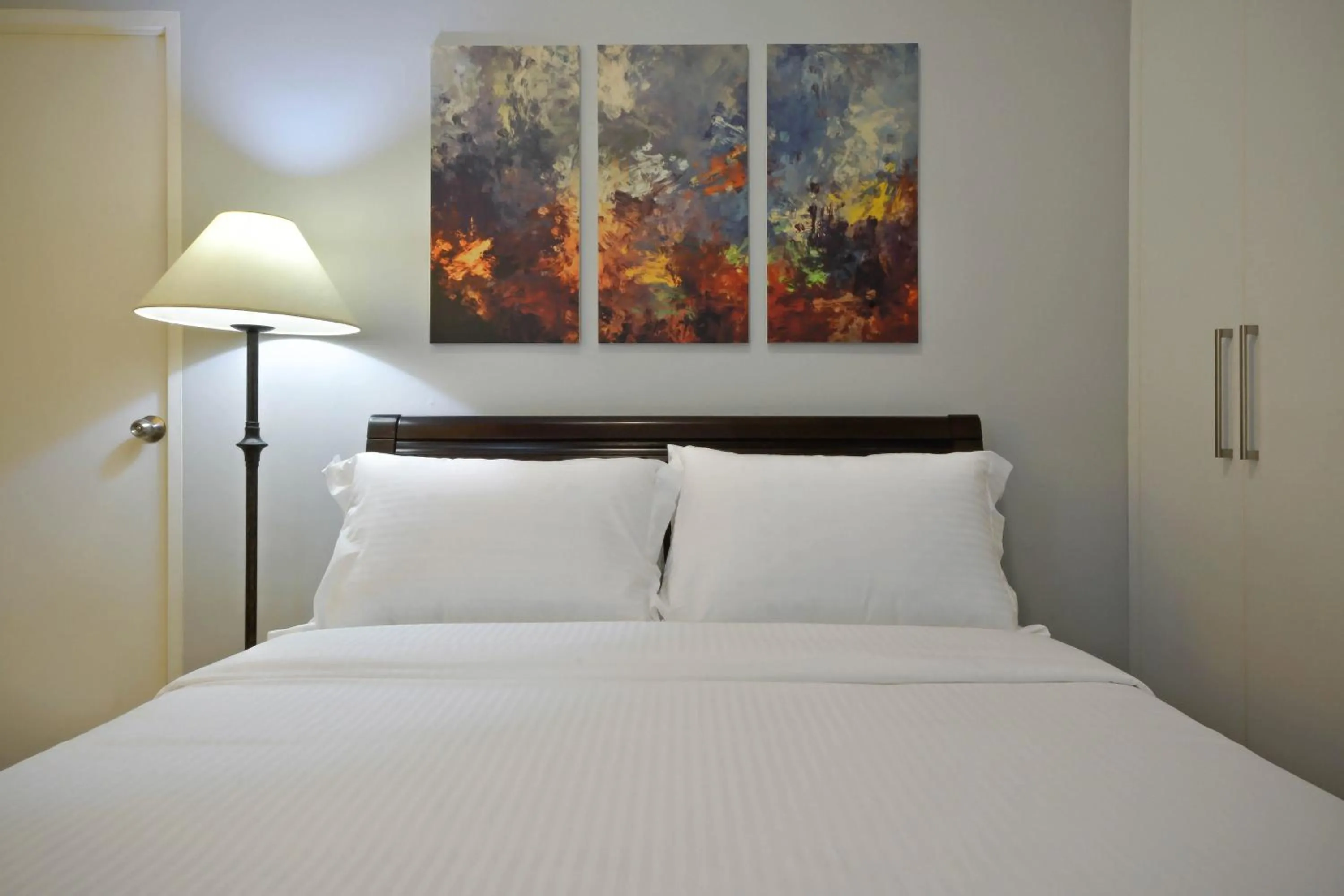 Bed in Avant Serviced Suites - Personal Concierge