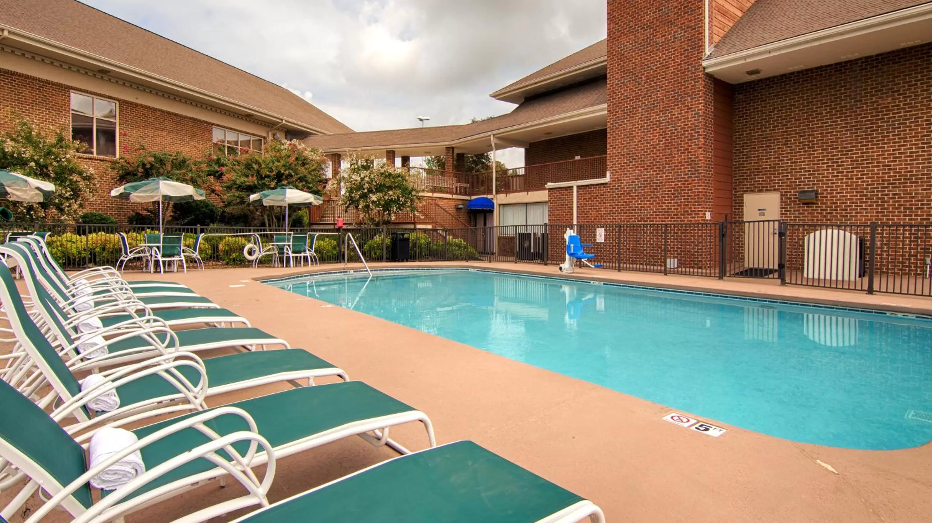 Swimming pool in Best Western Plus Morristown Conference Center