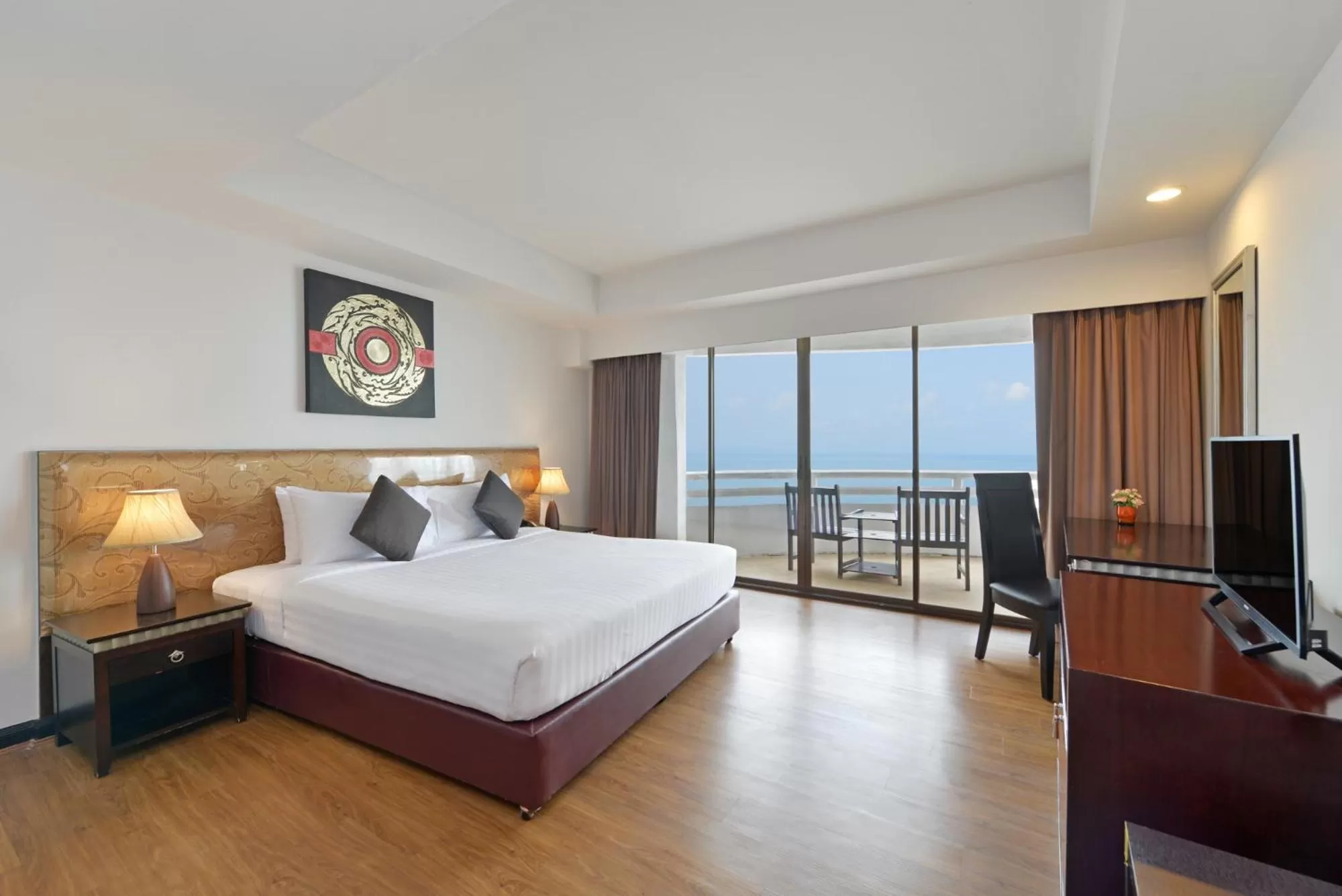 View (from property/room), Bed in D Varee Jomtien Beach, Pattaya