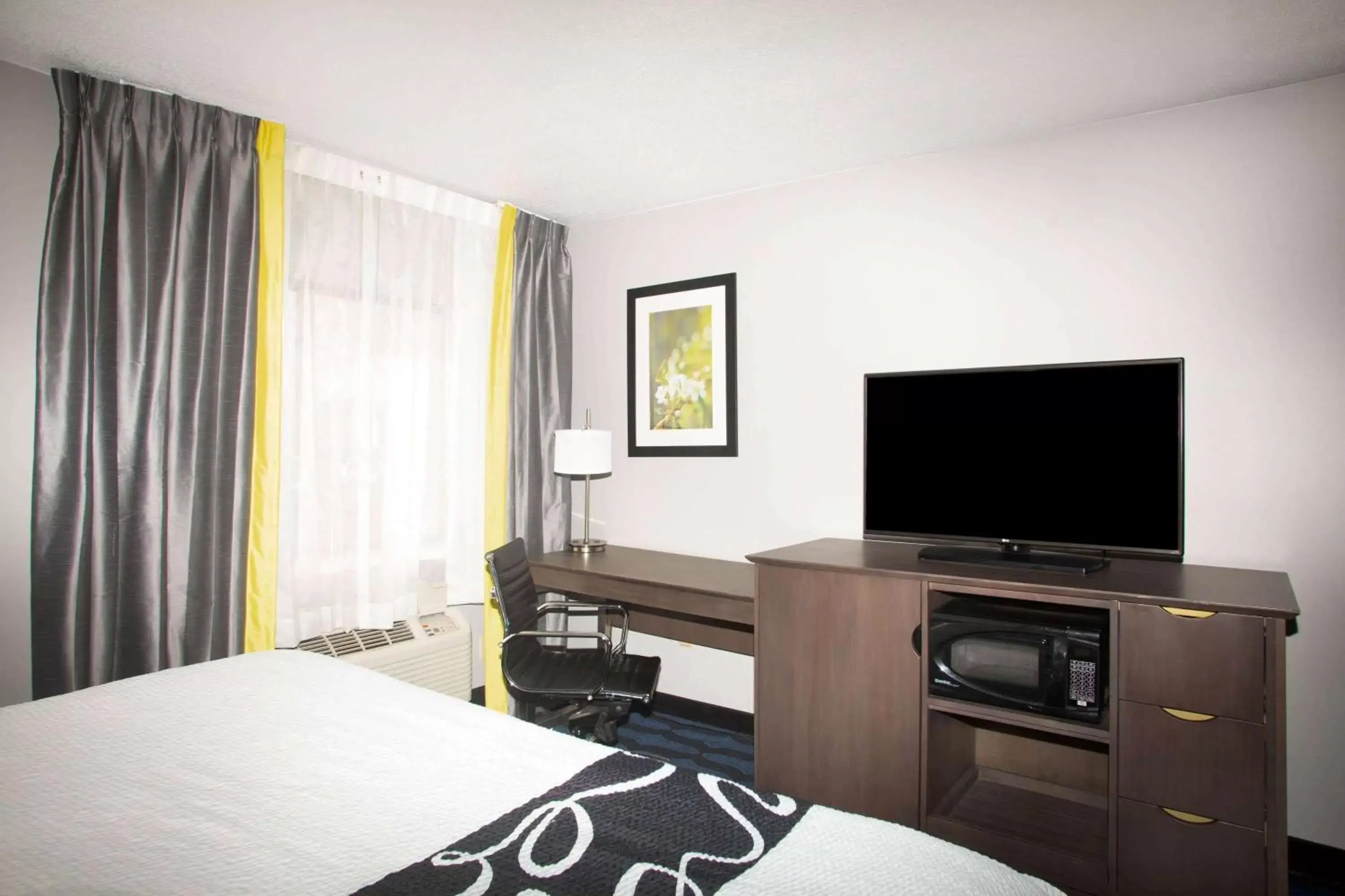 King Room - Disability Access in La Quinta Inn by Wyndham St. Louis Hazelwood - Airport North King Room - Disability Access in La Quinta Inn by Wyndham St. Louis Hazelwood - Airport North