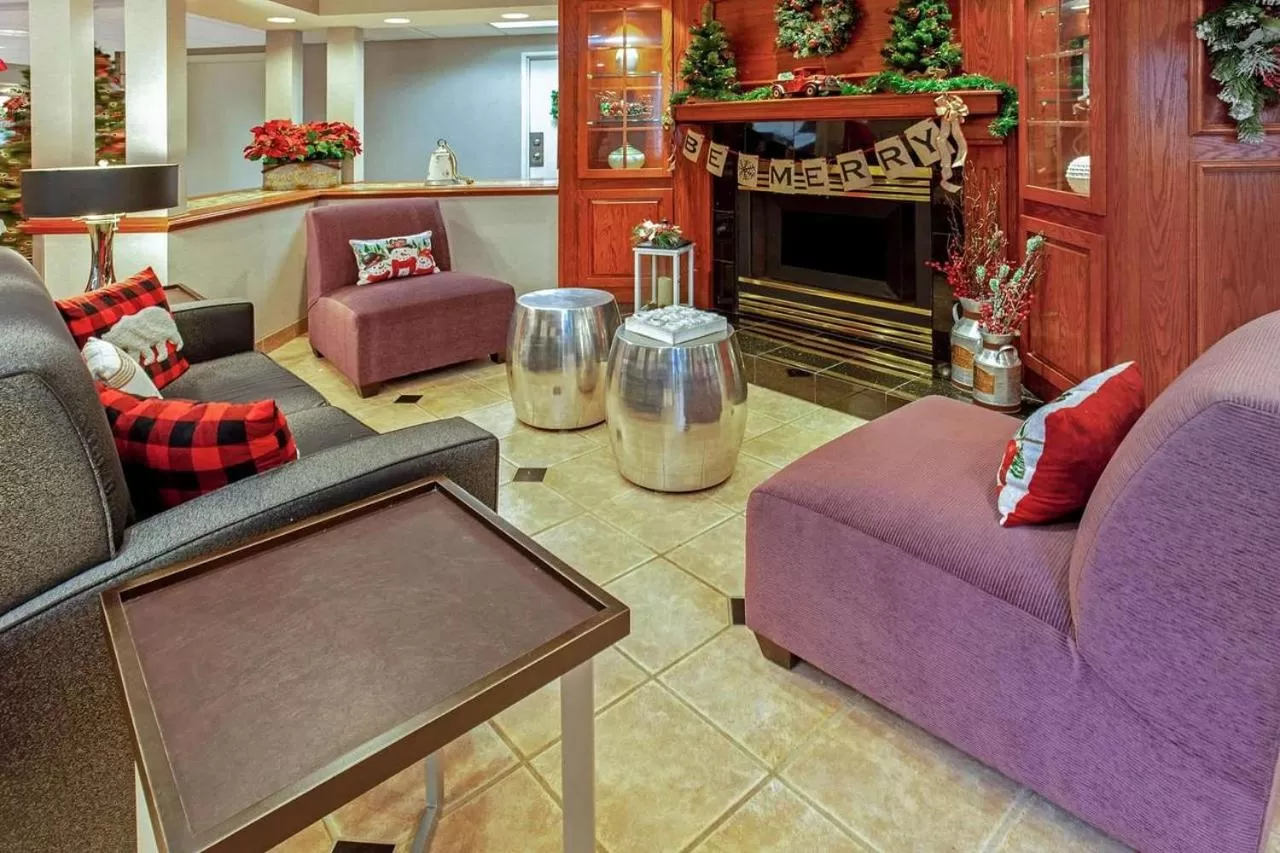 Lobby or reception in La Quinta by Wyndham Milwaukee Delafield