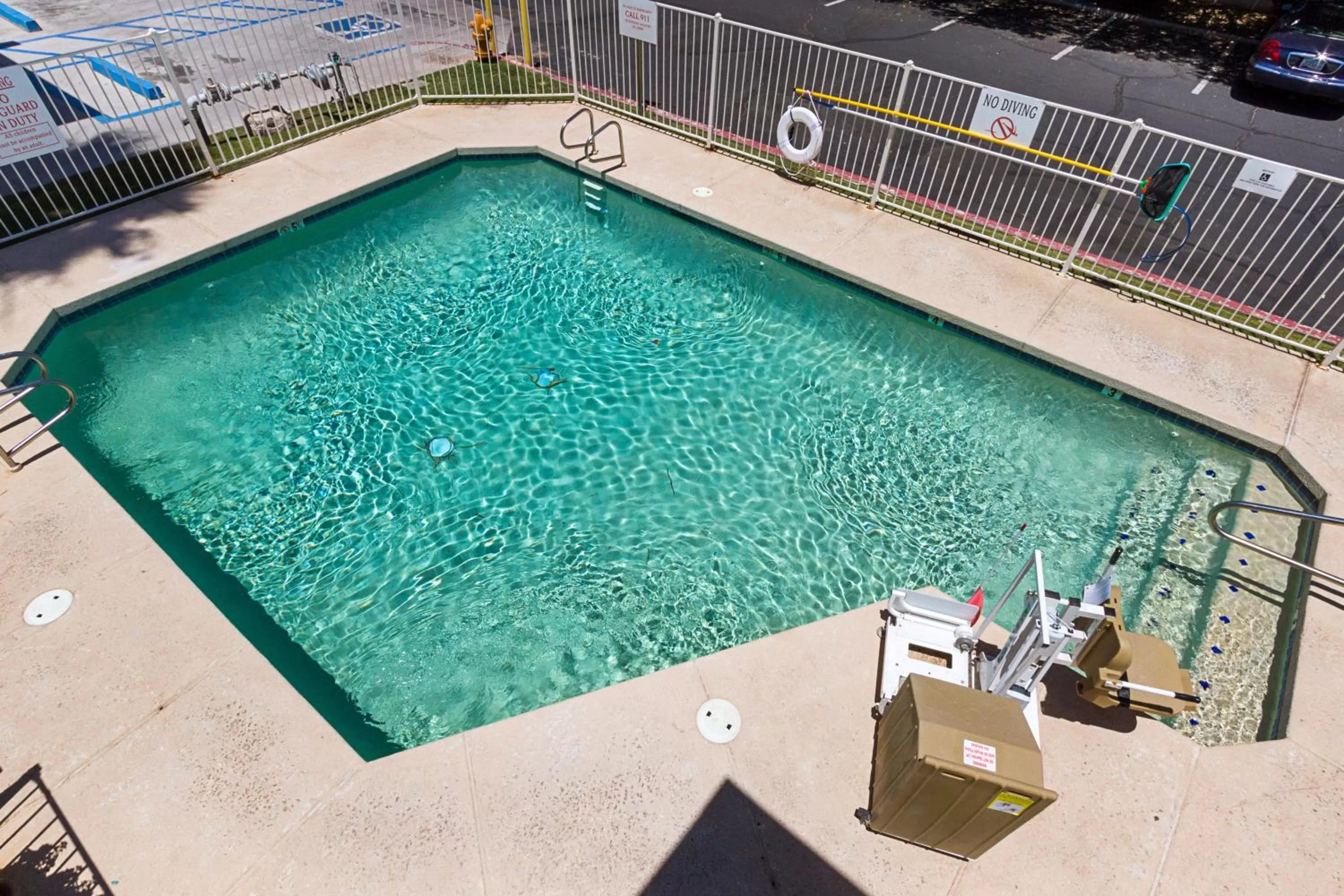 Swimming pool in Motel 6-Mesa, AZ - South
