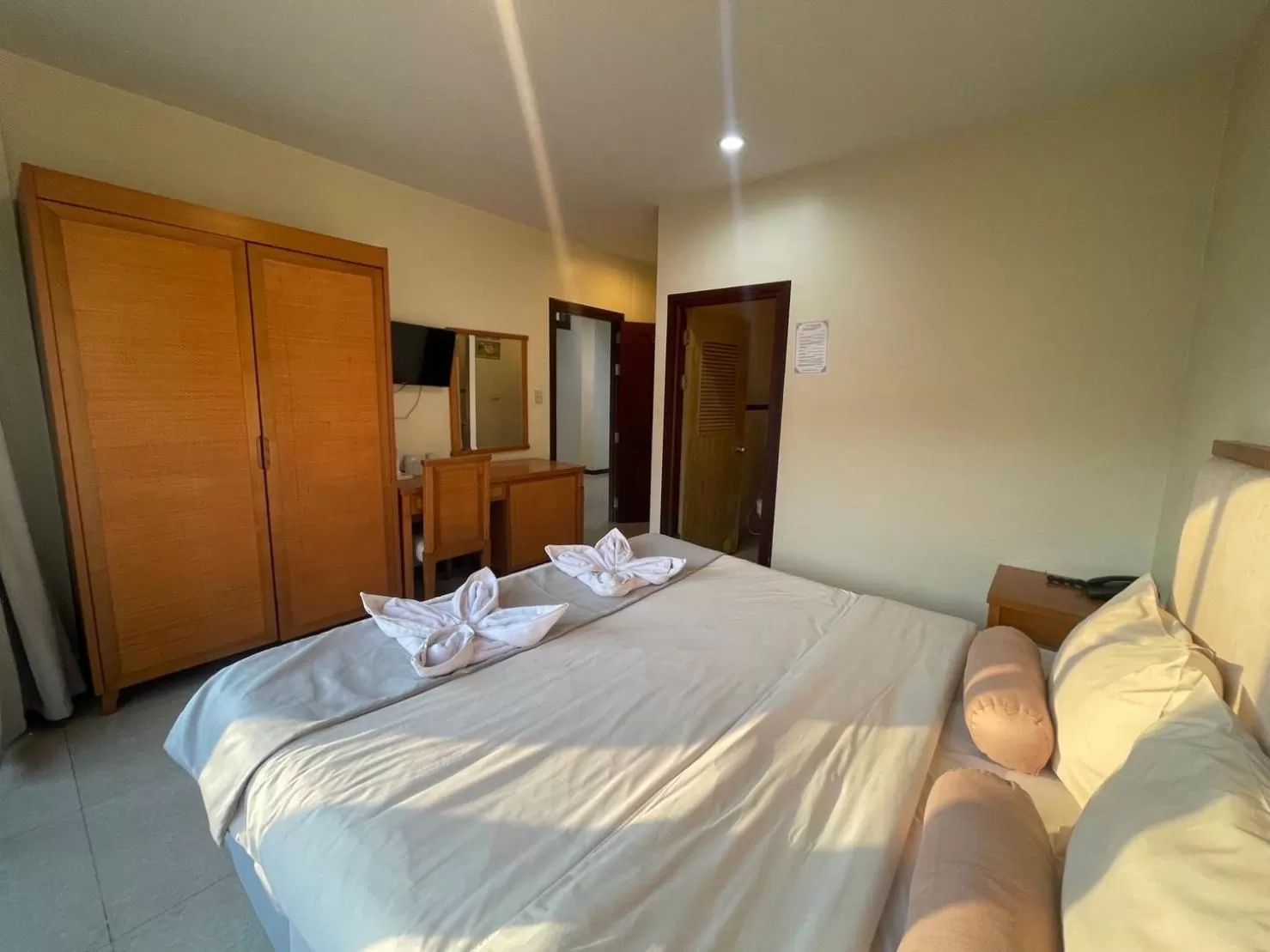 Photo of the whole room, Bed in Babylon Residence Inn pattaya