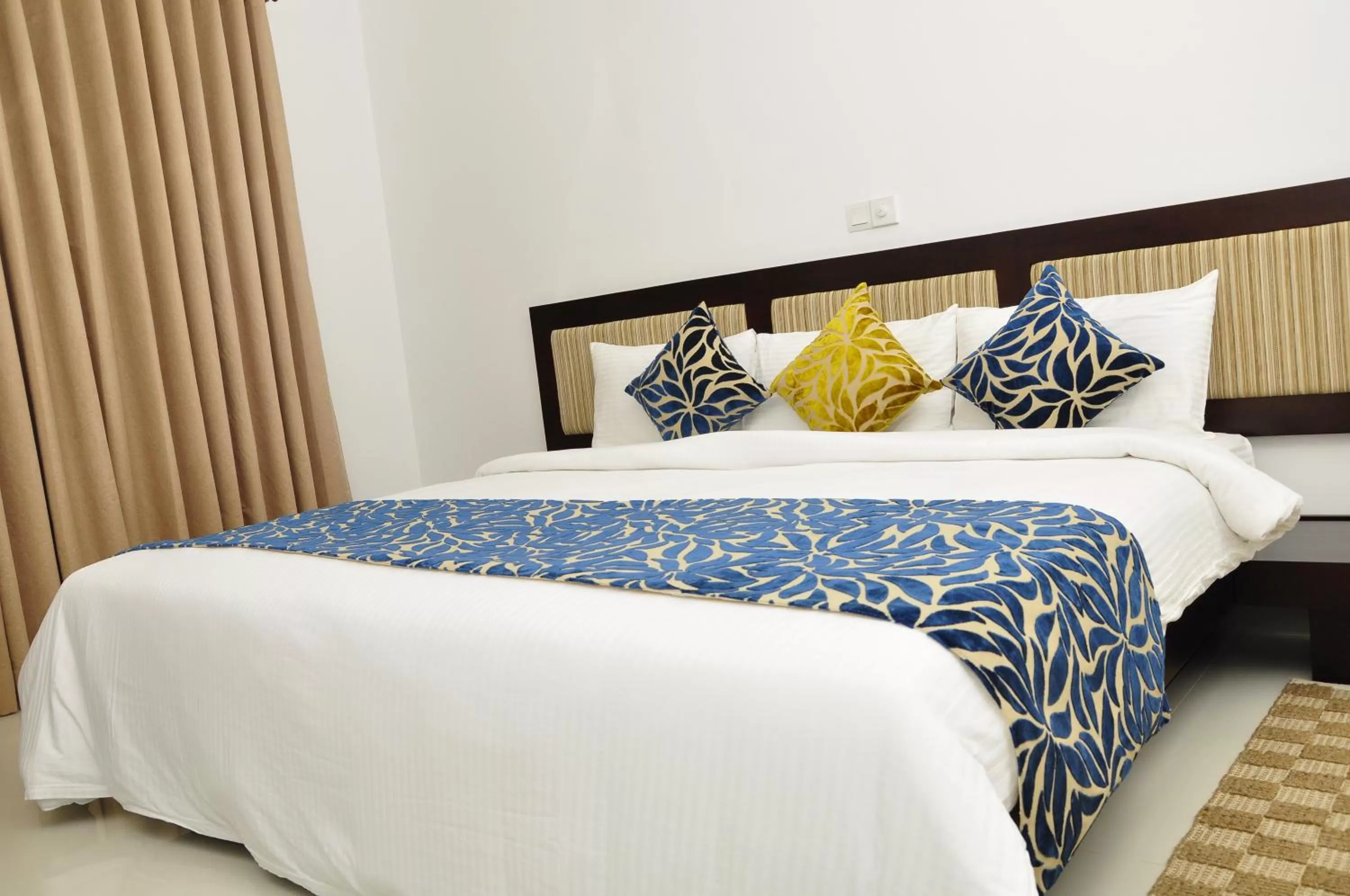 Bedroom, Bed in Ruins Chaaya Hotel