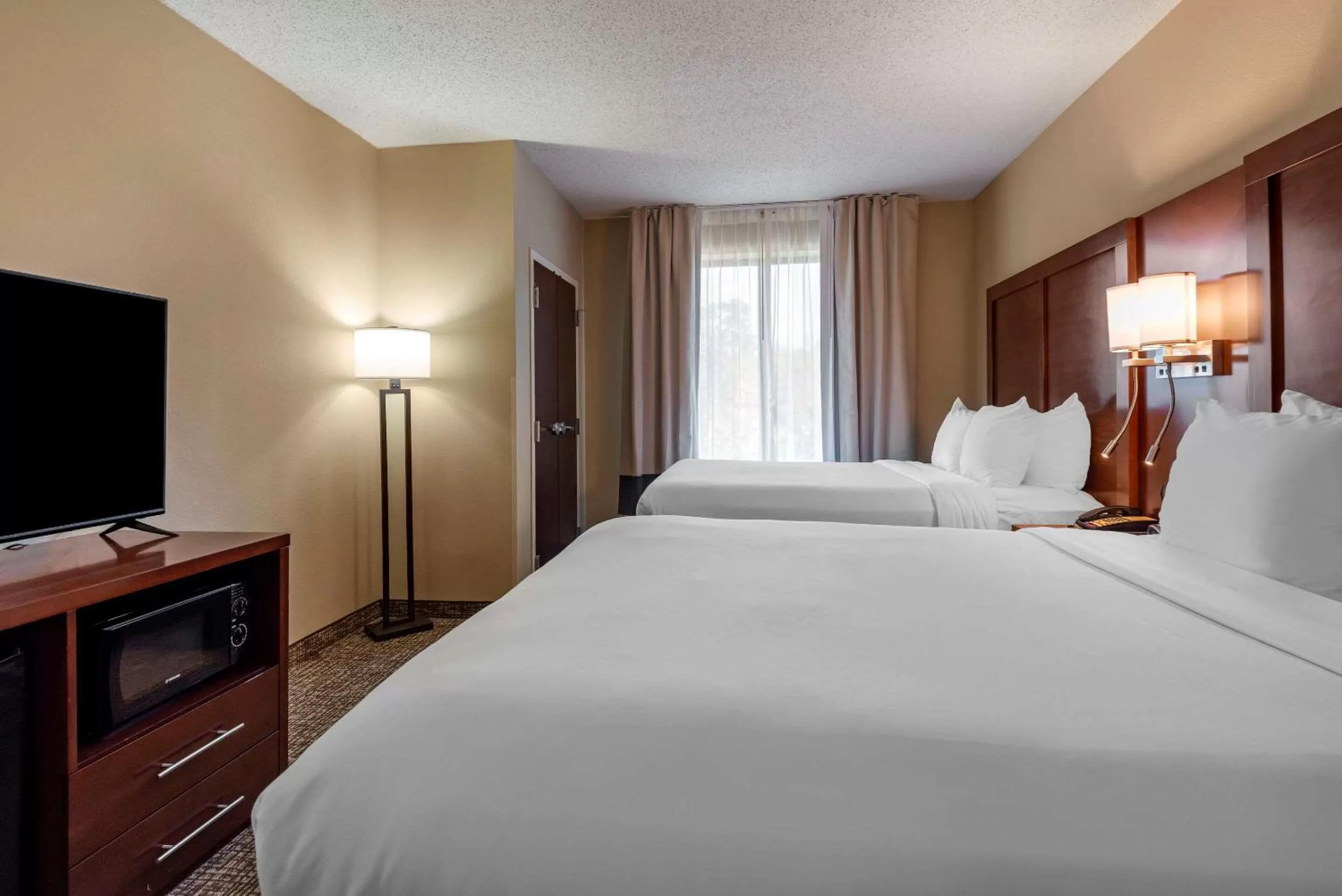 Bedroom, Bed in Comfort Suites Huntersville near Lake Norman