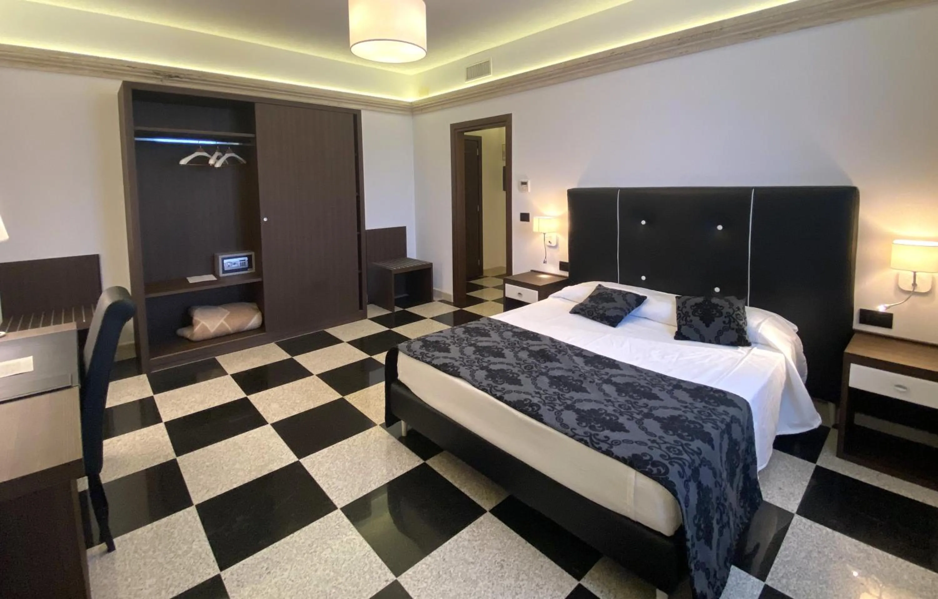 Bedroom, Bed in BHB Hotel