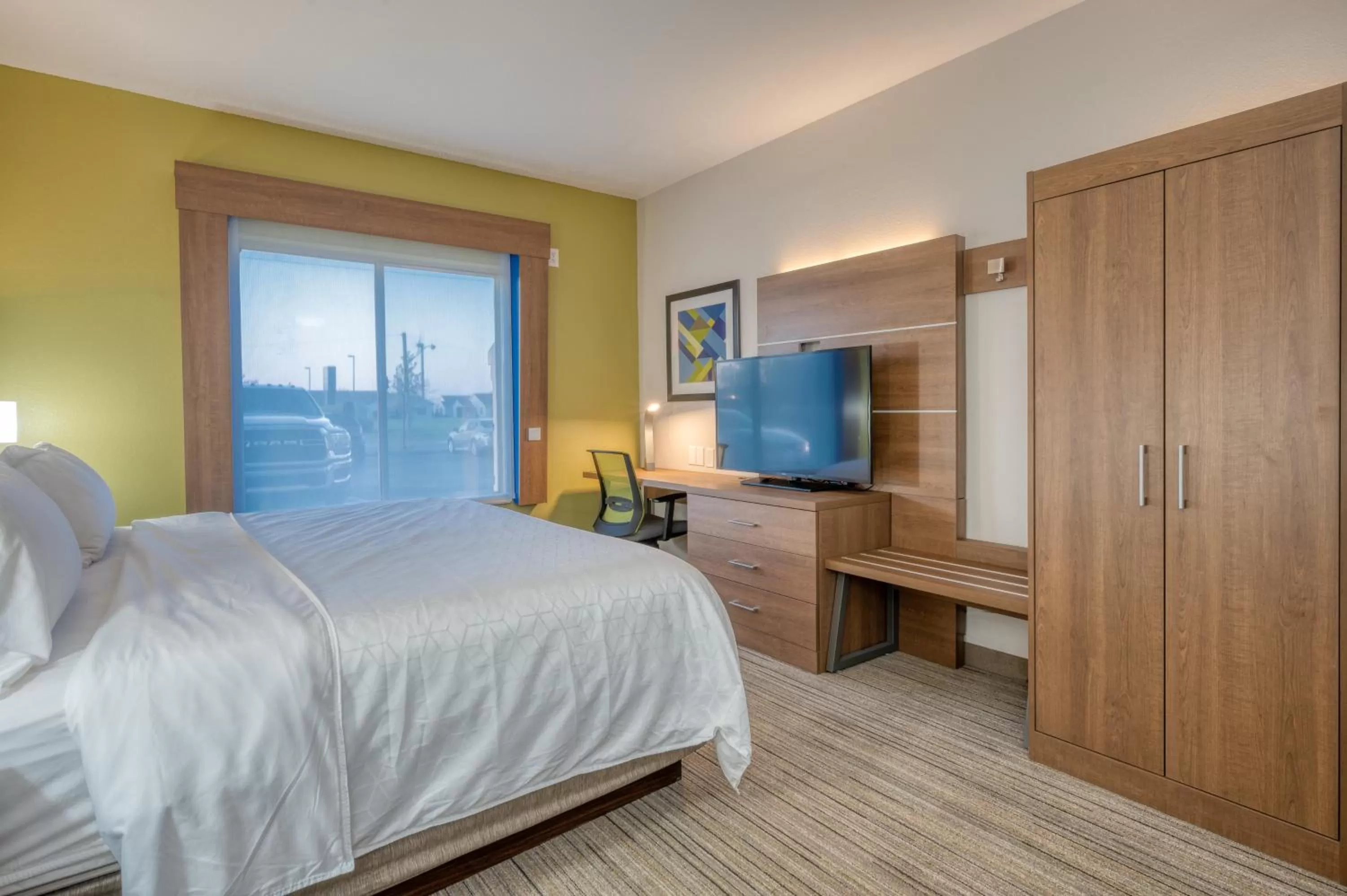 Photo of the whole room, Bed in Holiday Inn Express Hotel & Suites Greenville by IHG