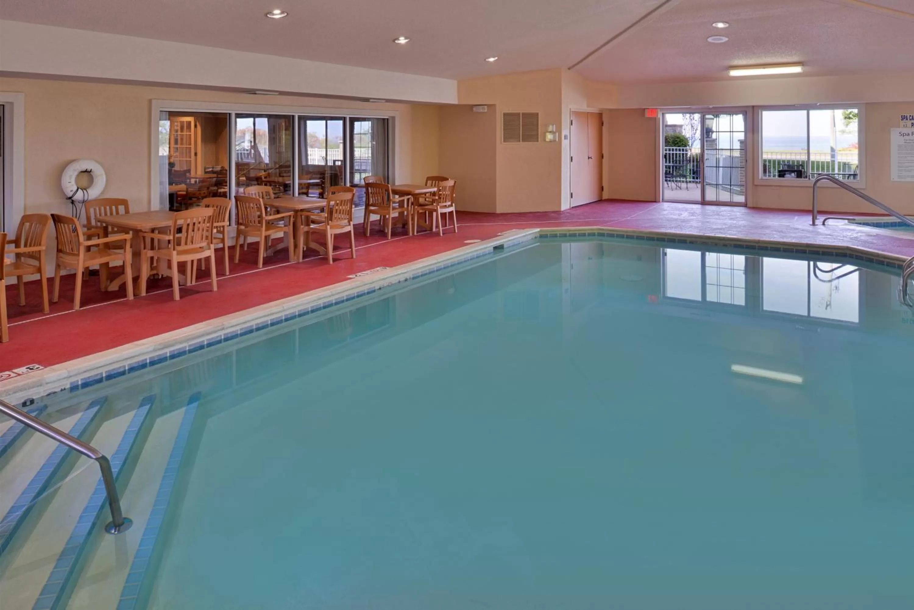 Swimming pool in Holiday Inn Express Hotel & Suites-Saint Joseph by IHG