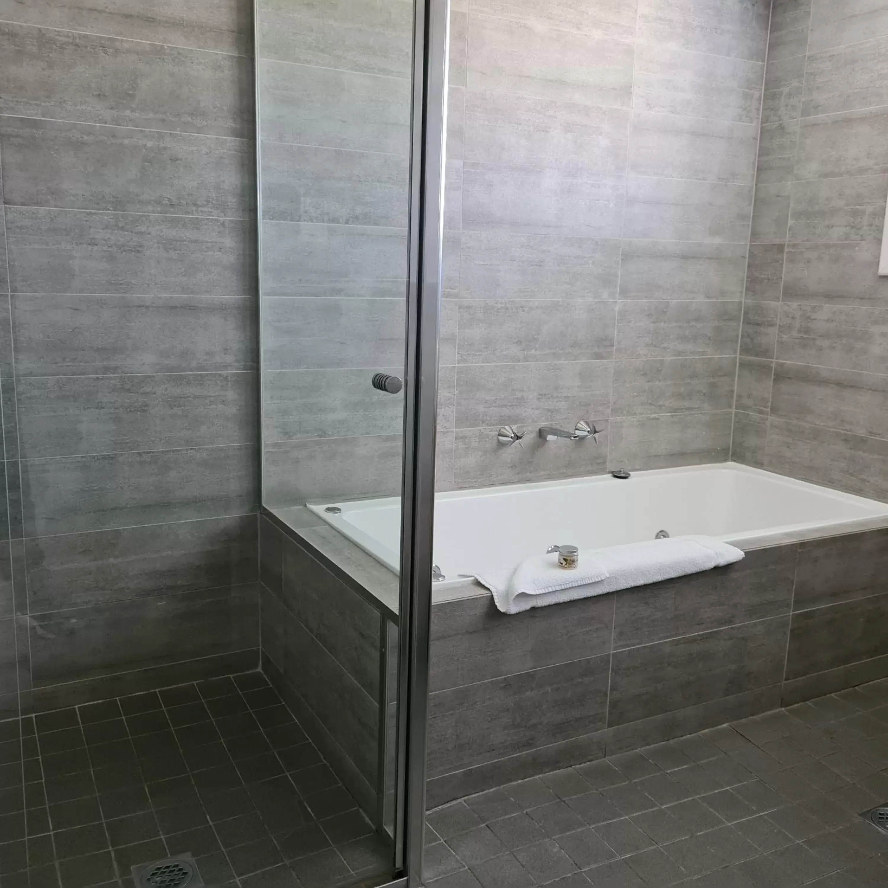 Family Spa Suite in Quays Hotel Family Spa Suite in Quays Hotel