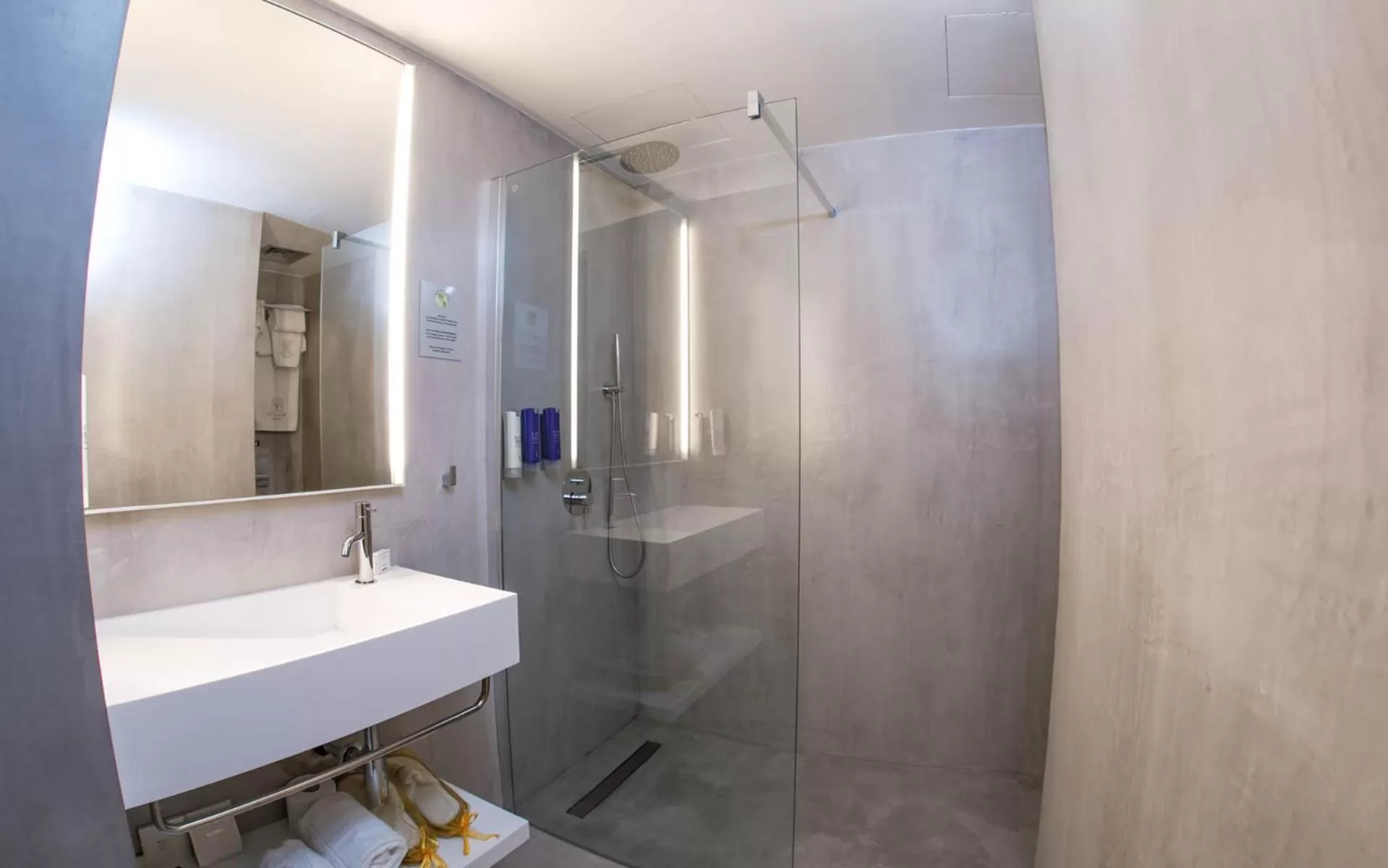 Bath in Madama Residence