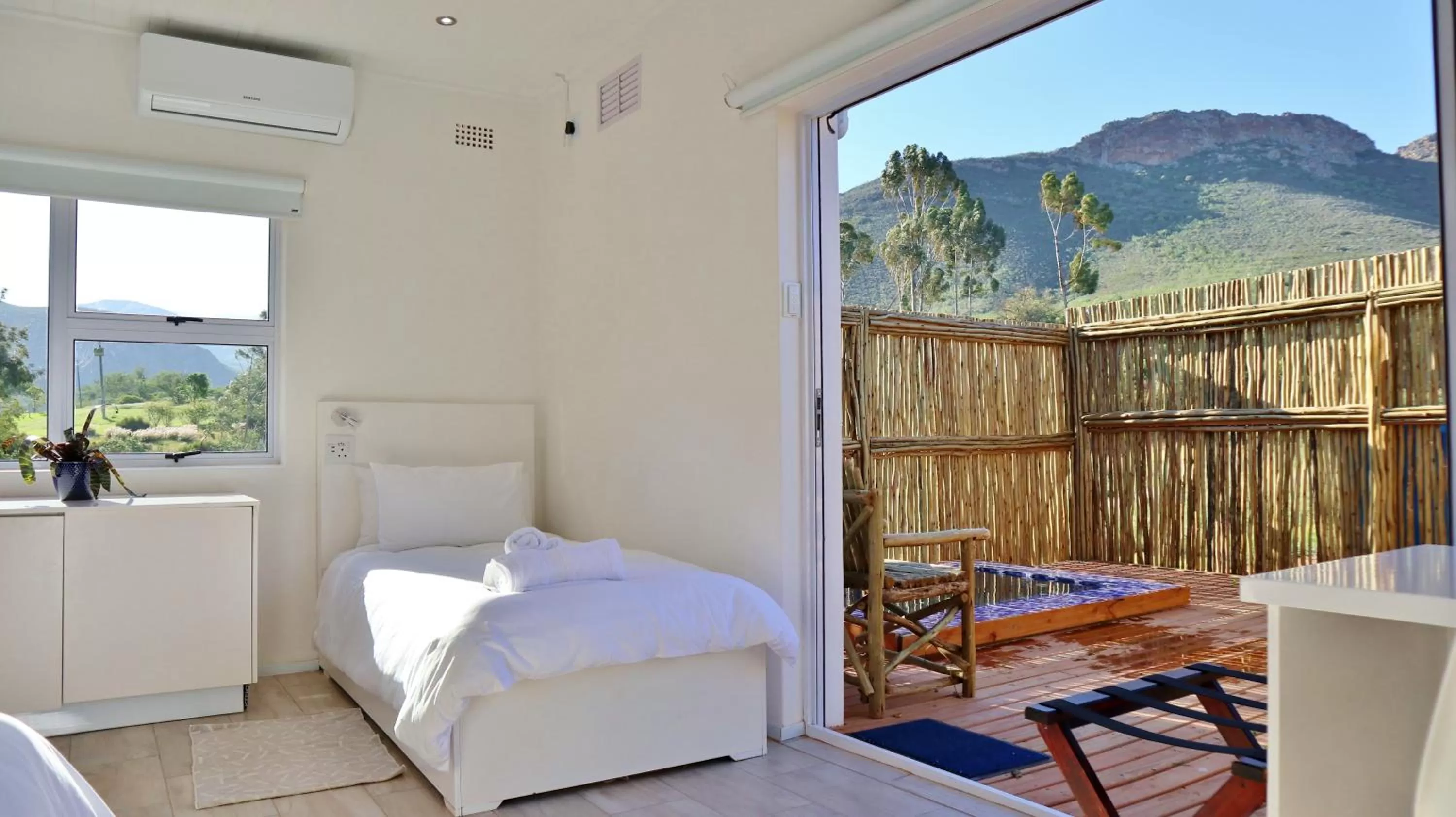 Mountain view, Bed in theLAB Robertson