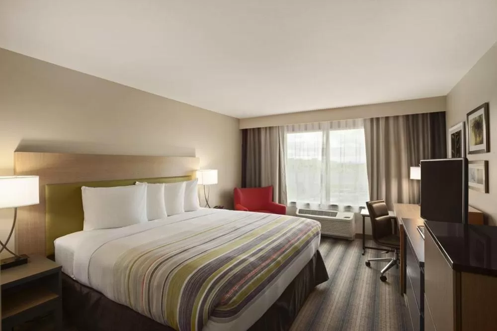 Bed in Country Inn & Suites by Radisson, Erie, PA