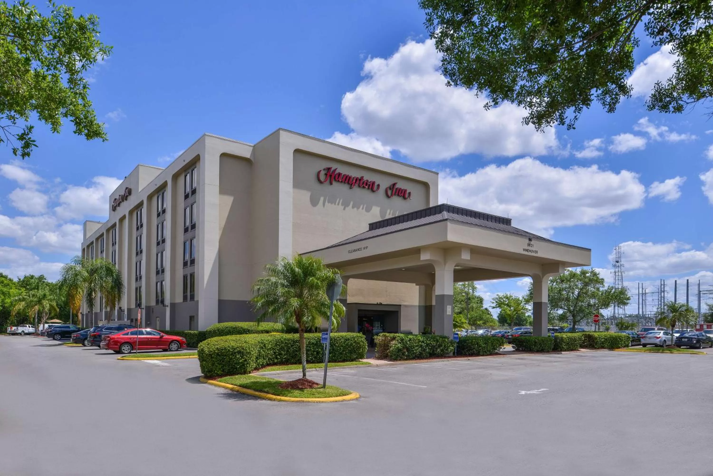 Property building in Hampton Inn Closest to Universal Orlando