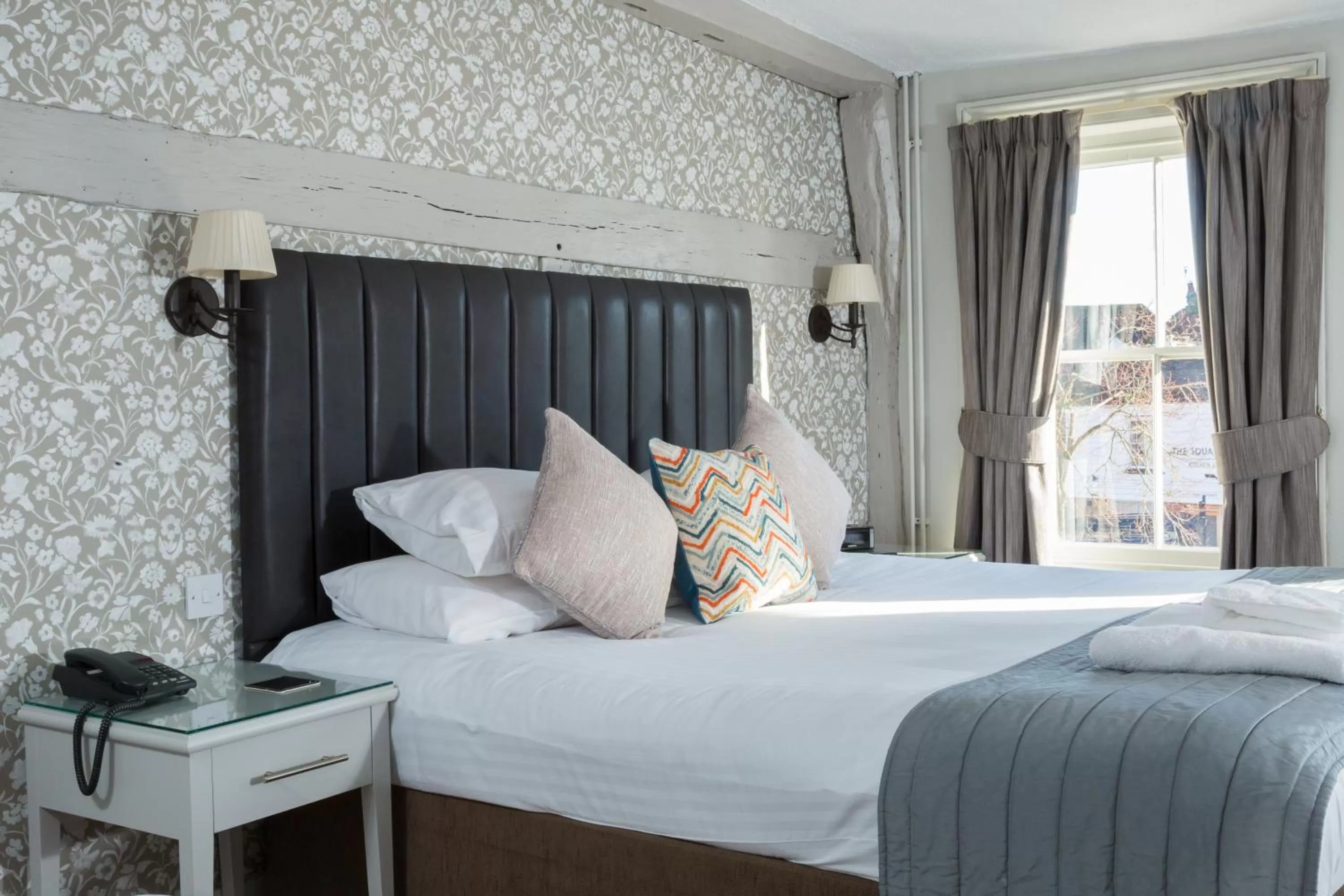 Bedroom, Bed in The Dog & Bear Hotel