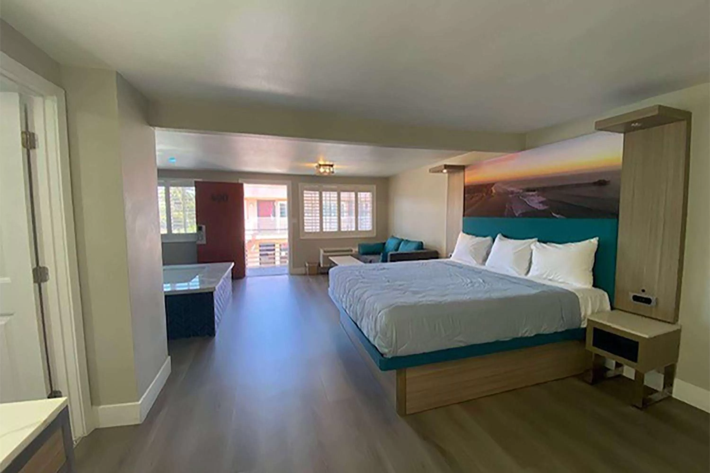 Photo of the whole room, Bed in Super 8 by Wyndham Oceanside Downtown