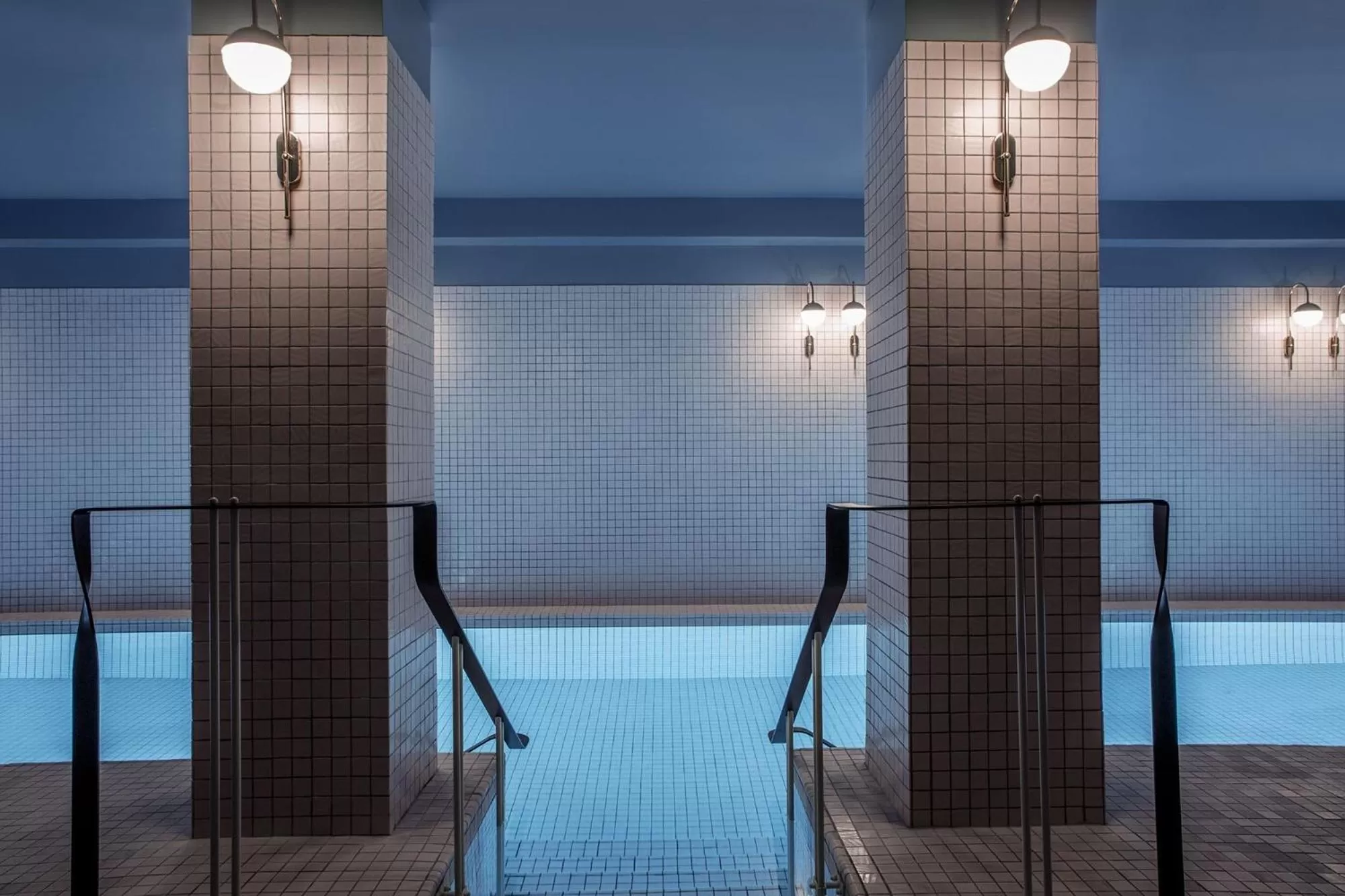 Hot Tub in Hôtel du Rond-point des Champs-Élysées - Esprit de France