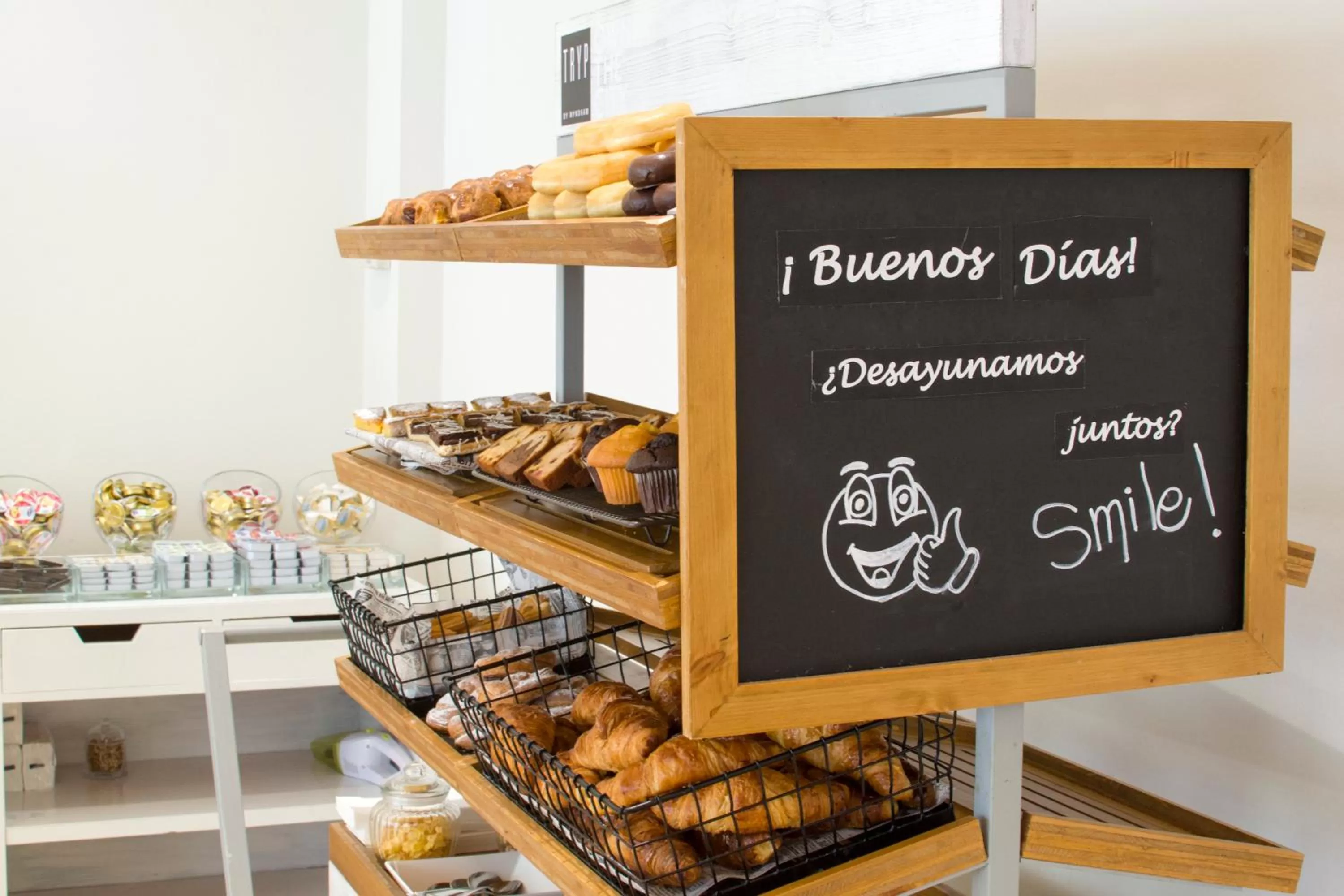 Buffet breakfast in Hotel Zentral Gijón Rey Pelayo