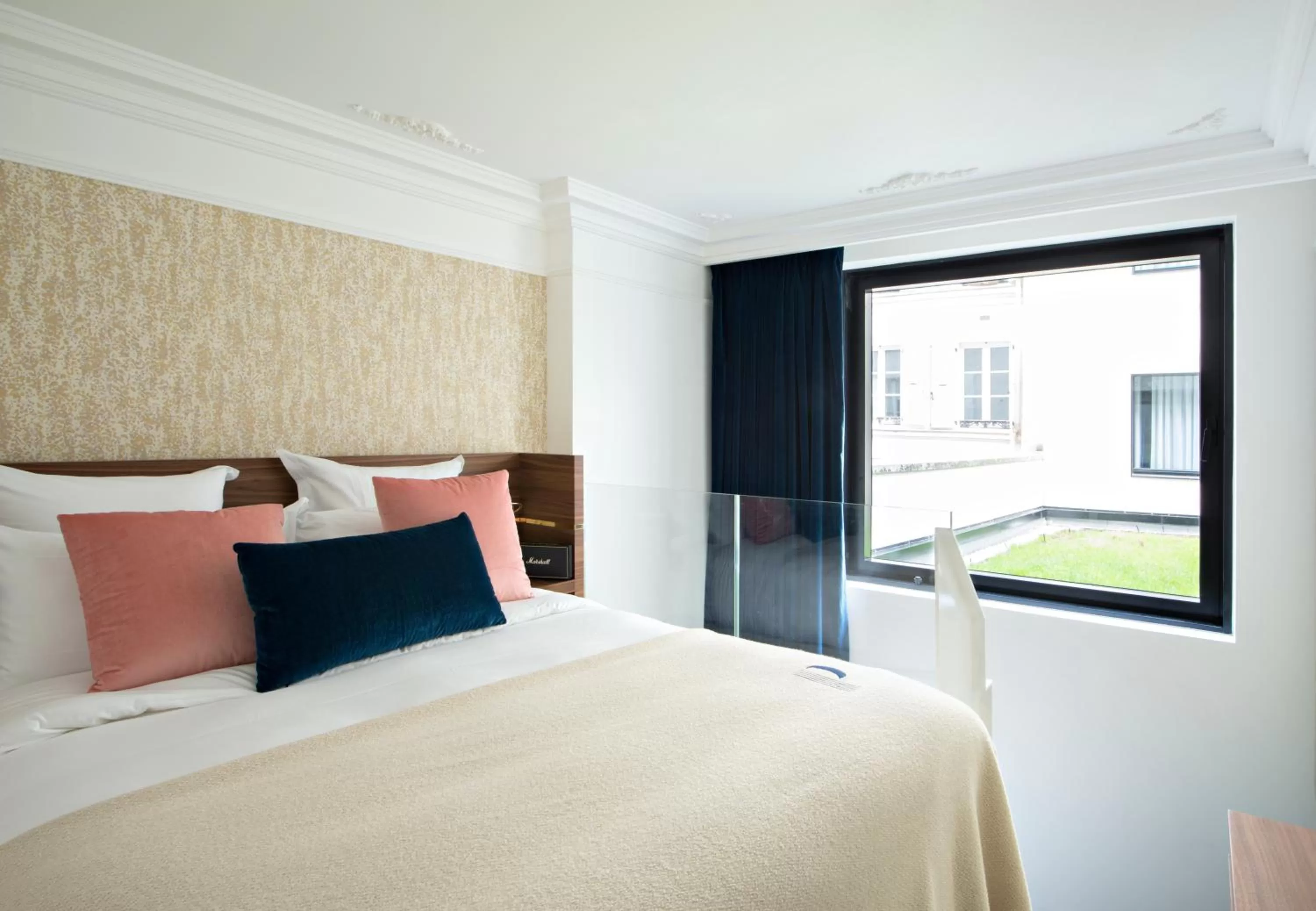 Bedroom, Bed in Hotel Parister Piscine & Spa